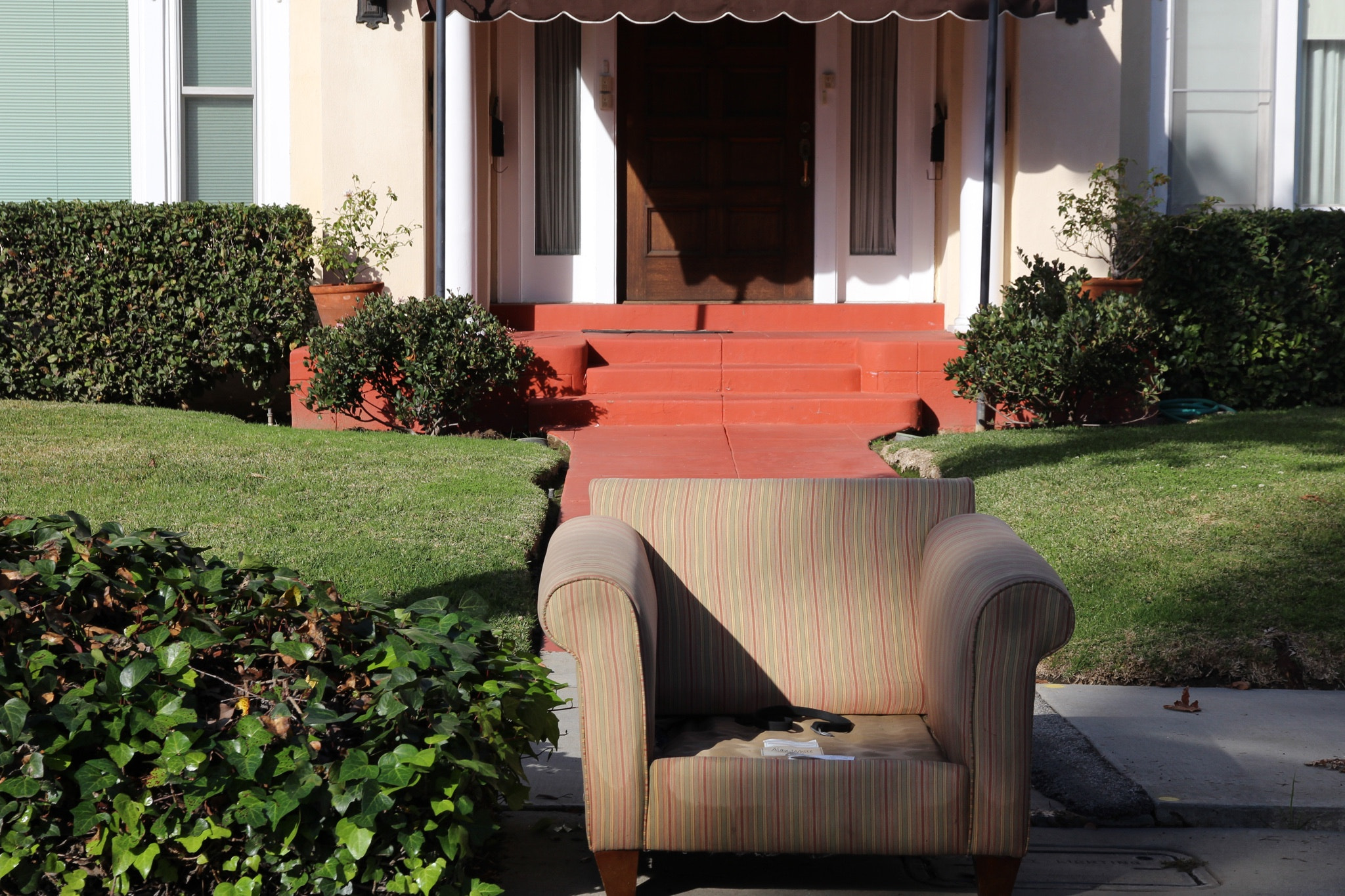Canon EOS 600D (Rebel EOS T3i / EOS Kiss X5) sample photo. January 14: abandoned chair photography
