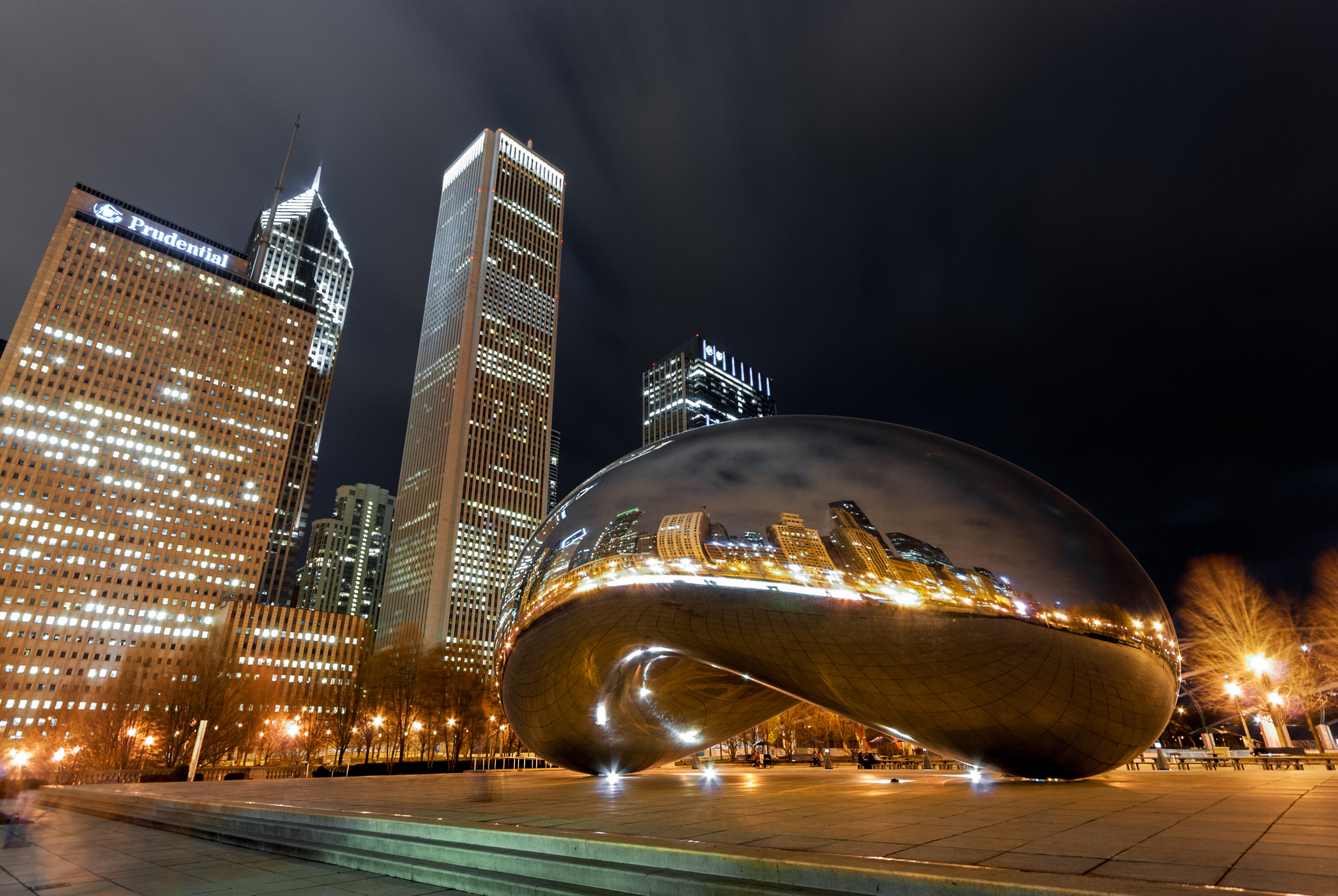 Sigma 10-20mm F4-5.6 EX DC HSM sample photo. Cloud gate at night, chicago photography