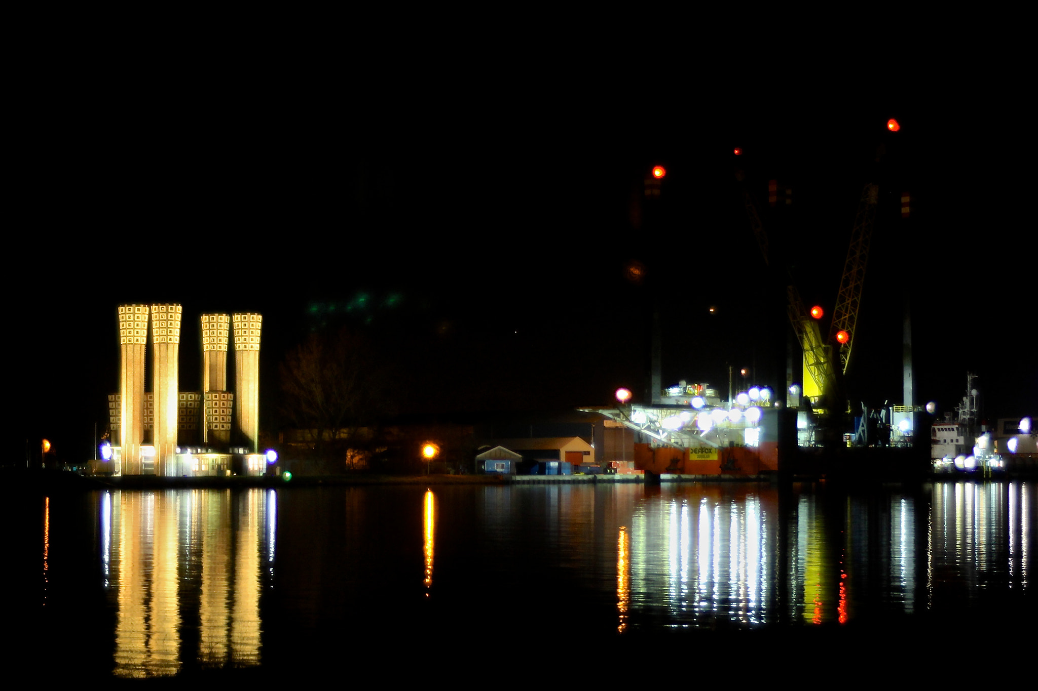 Canon EOS 1100D (EOS Rebel T3 / EOS Kiss X50) sample photo. Towers in the light photography