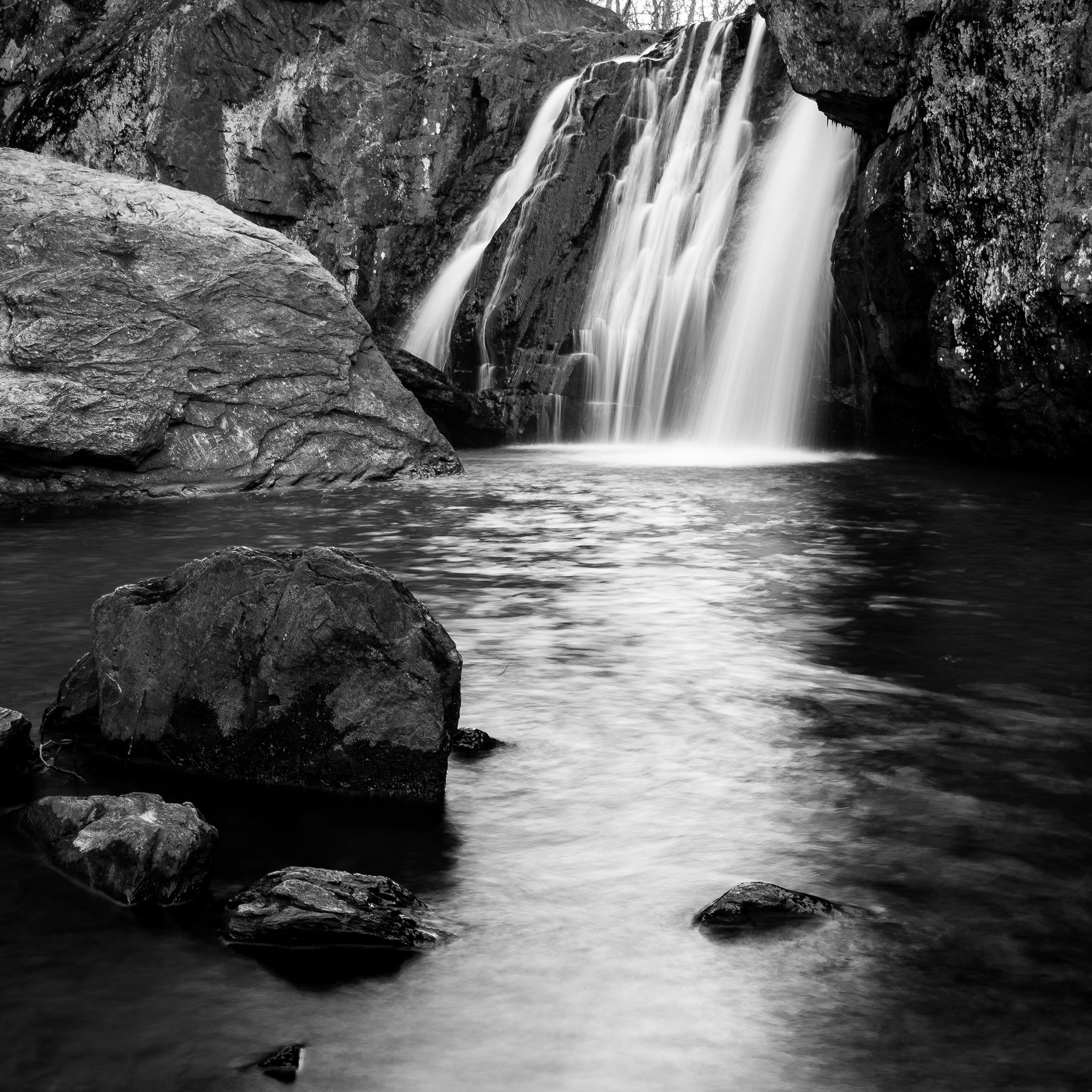 Nikon AF-S Nikkor 18-35mm F3.5-4.5G ED sample photo. Kilgore falls mono photography