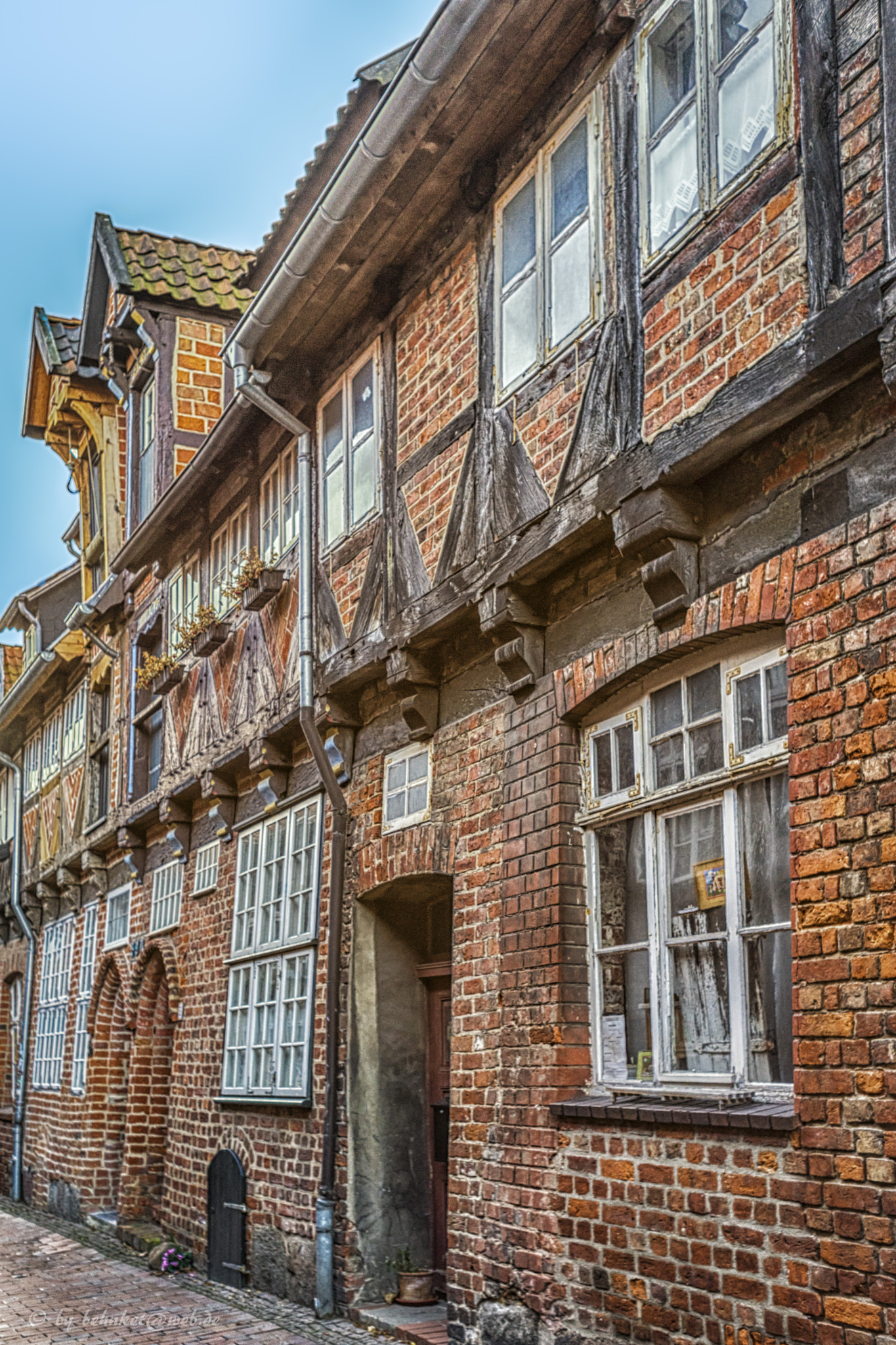 Sony a7 II + Canon EF 40mm F2.8 STM sample photo. Old buildings photography