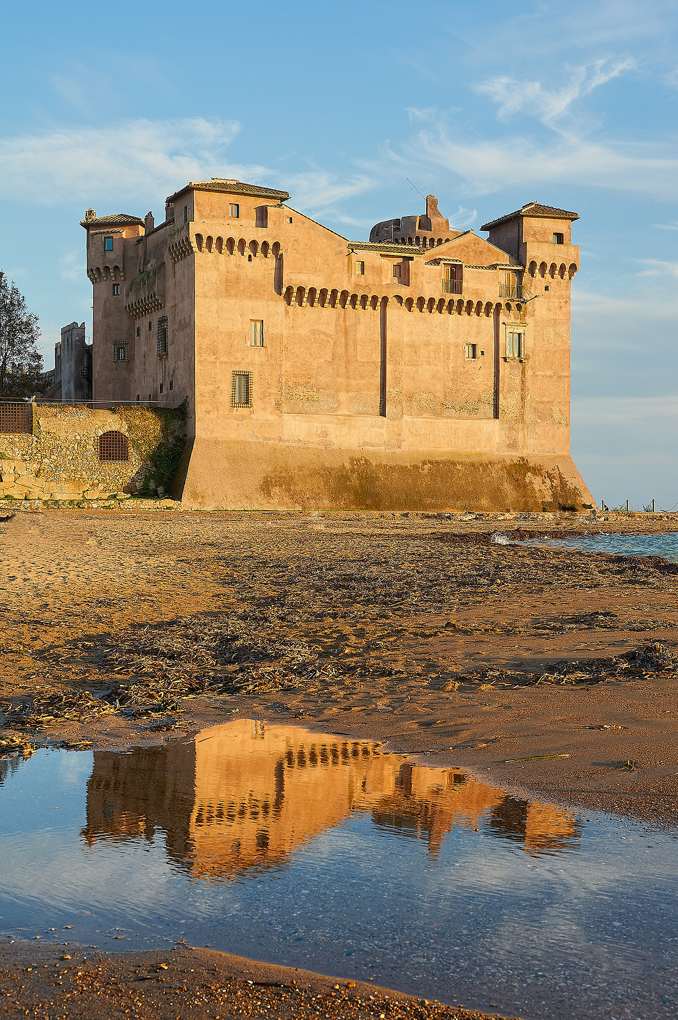 Nikon AF-S NIKKOR 28-70mm f/2.8D IF-ED sample photo. Santa severa's castle photography