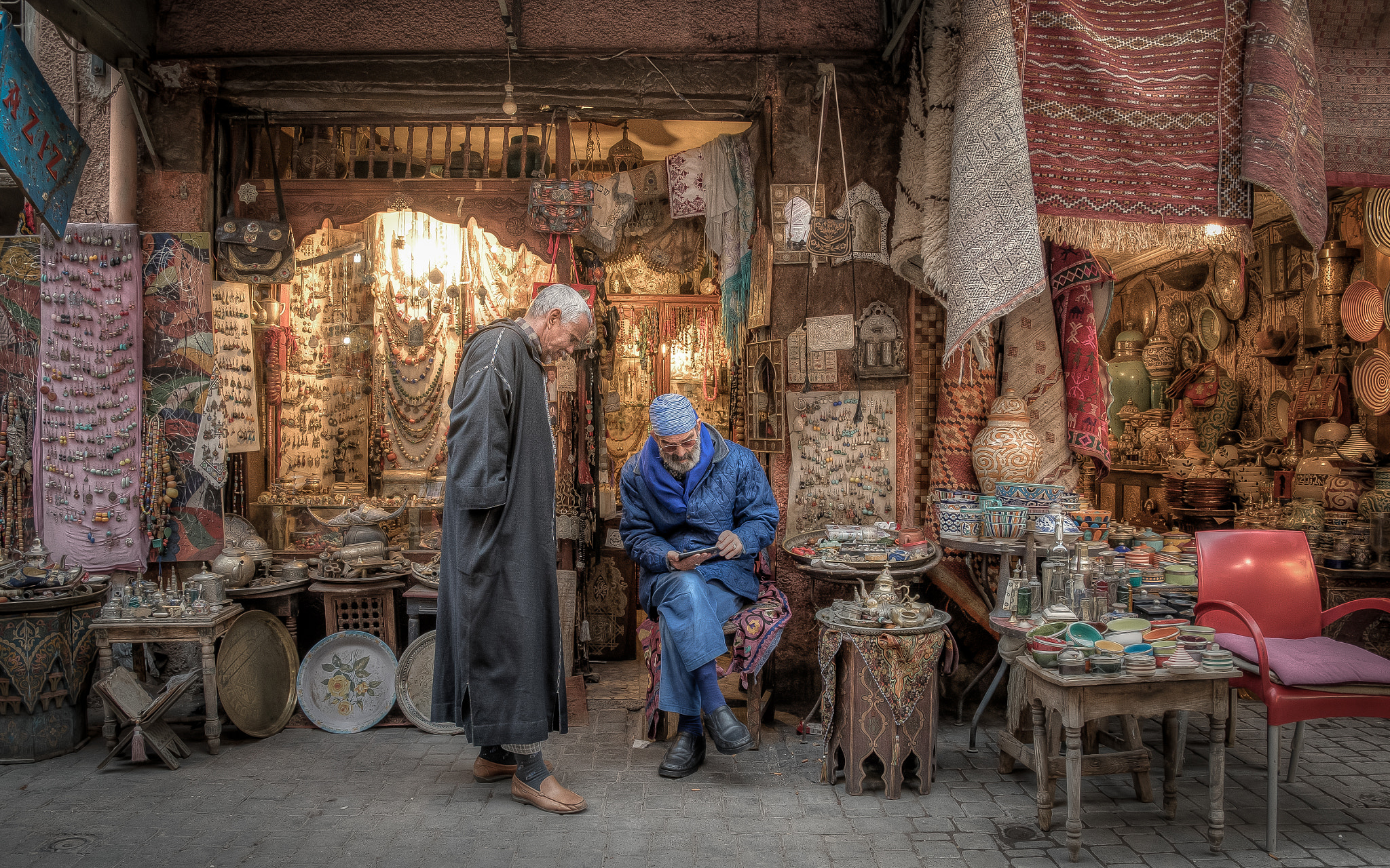 Nikon D810 sample photo. Negotiation in the souk photography