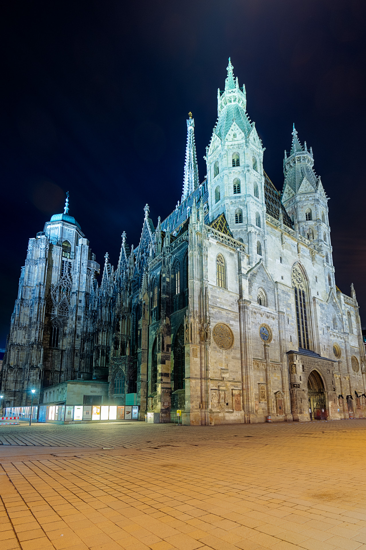 Pentax K-3 sample photo. Stephansdom by night photography