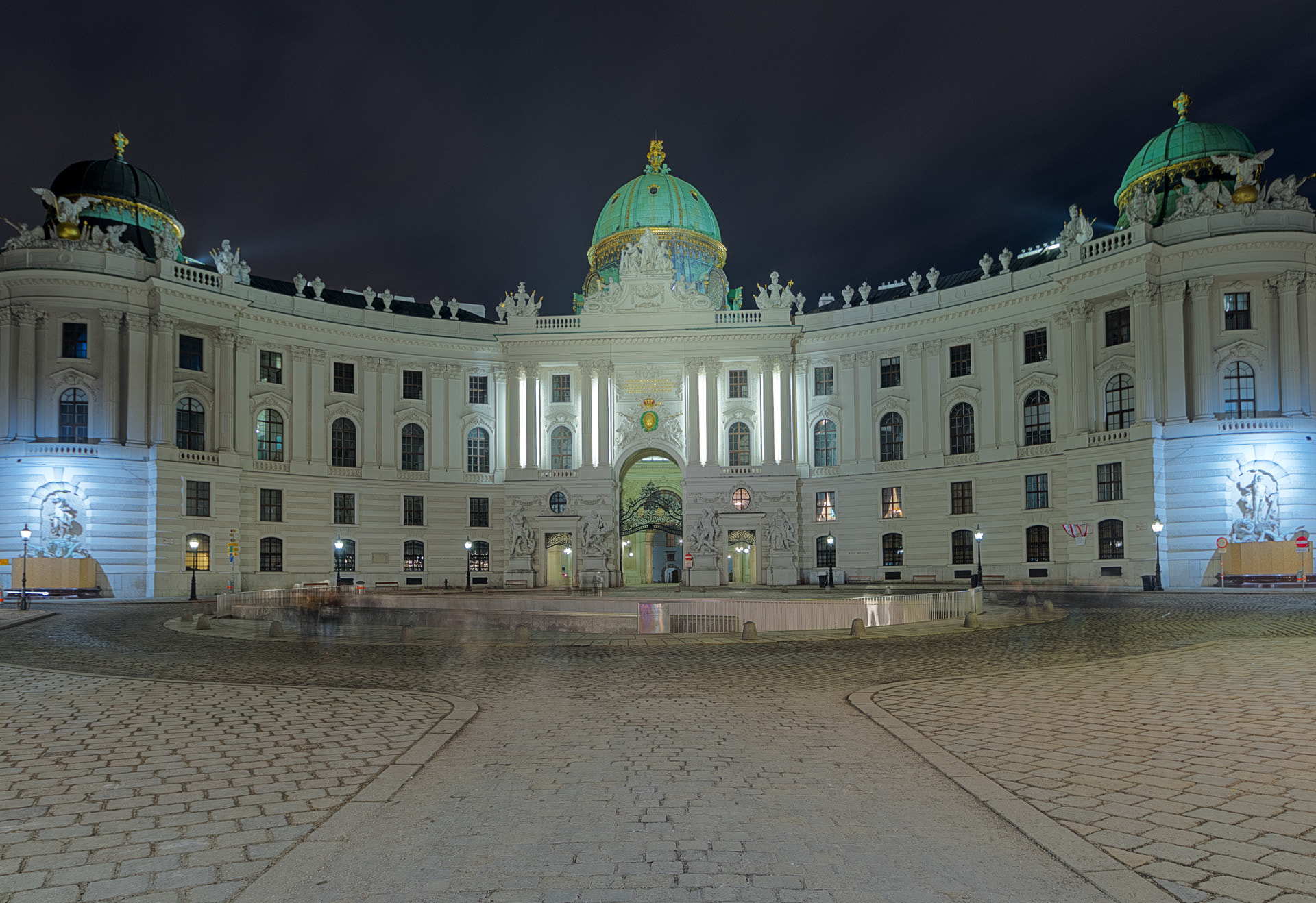 Tamron SP AF 10-24mm F3.5-4.5 Di II LD Aspherical (IF) sample photo. Hofburg by night photography