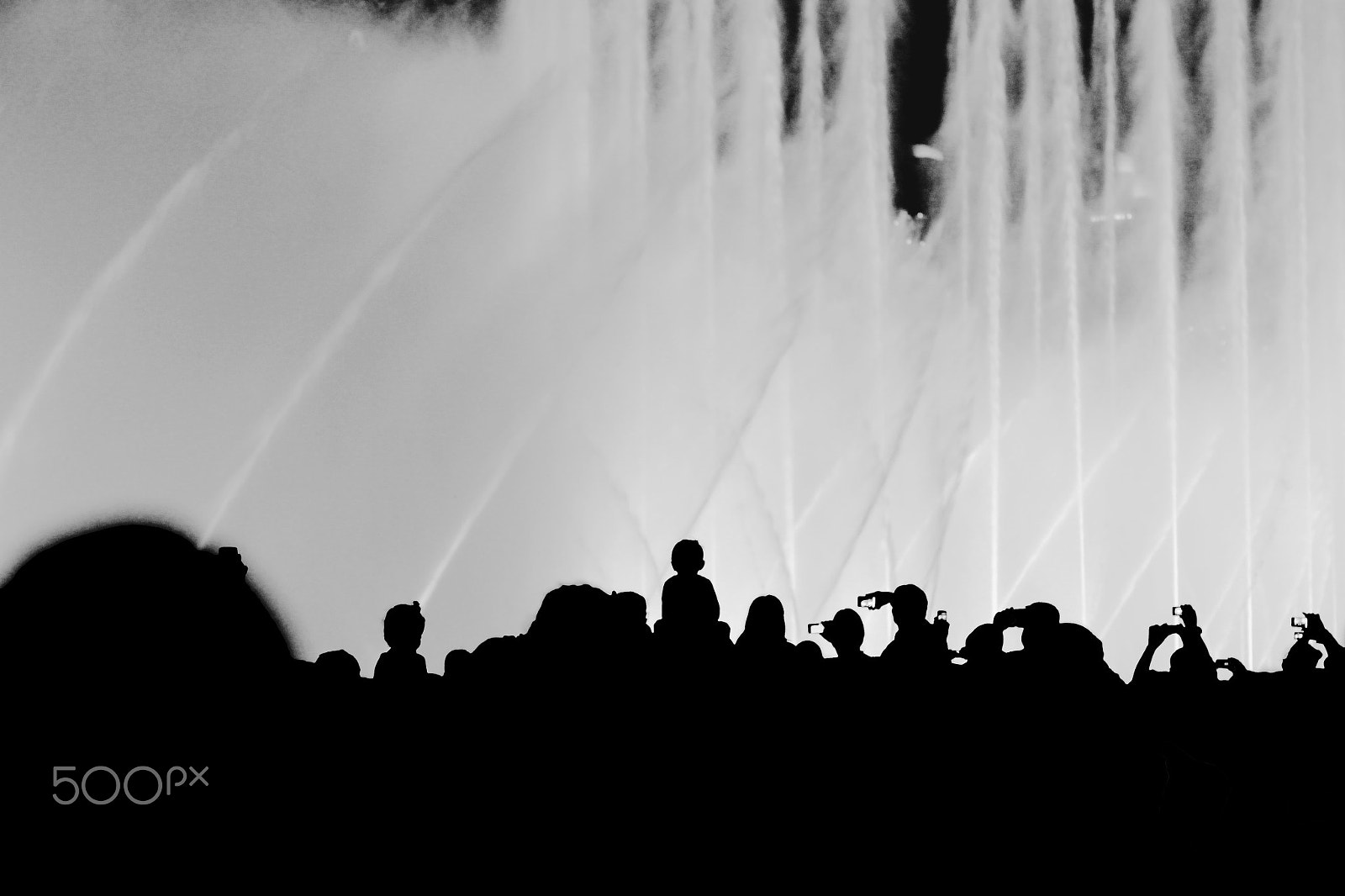 Canon EOS 500D (EOS Rebel T1i / EOS Kiss X3) sample photo. Dubai fountain black and white photography