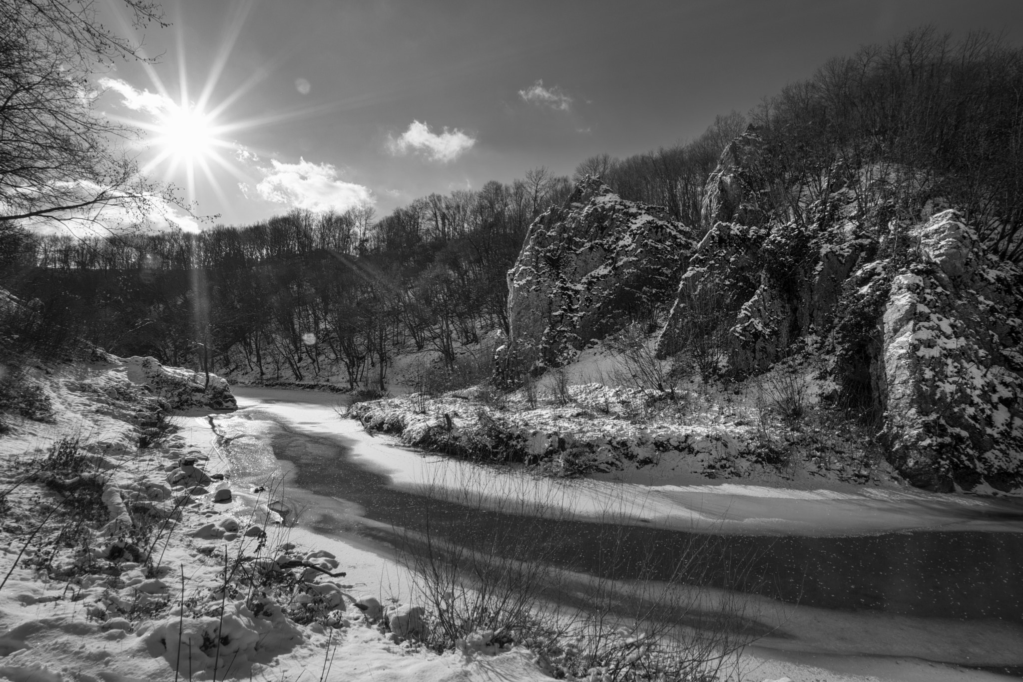 Nikon D5500 + Sigma 10-20mm F3.5 EX DC HSM sample photo. Into the winter valley photography