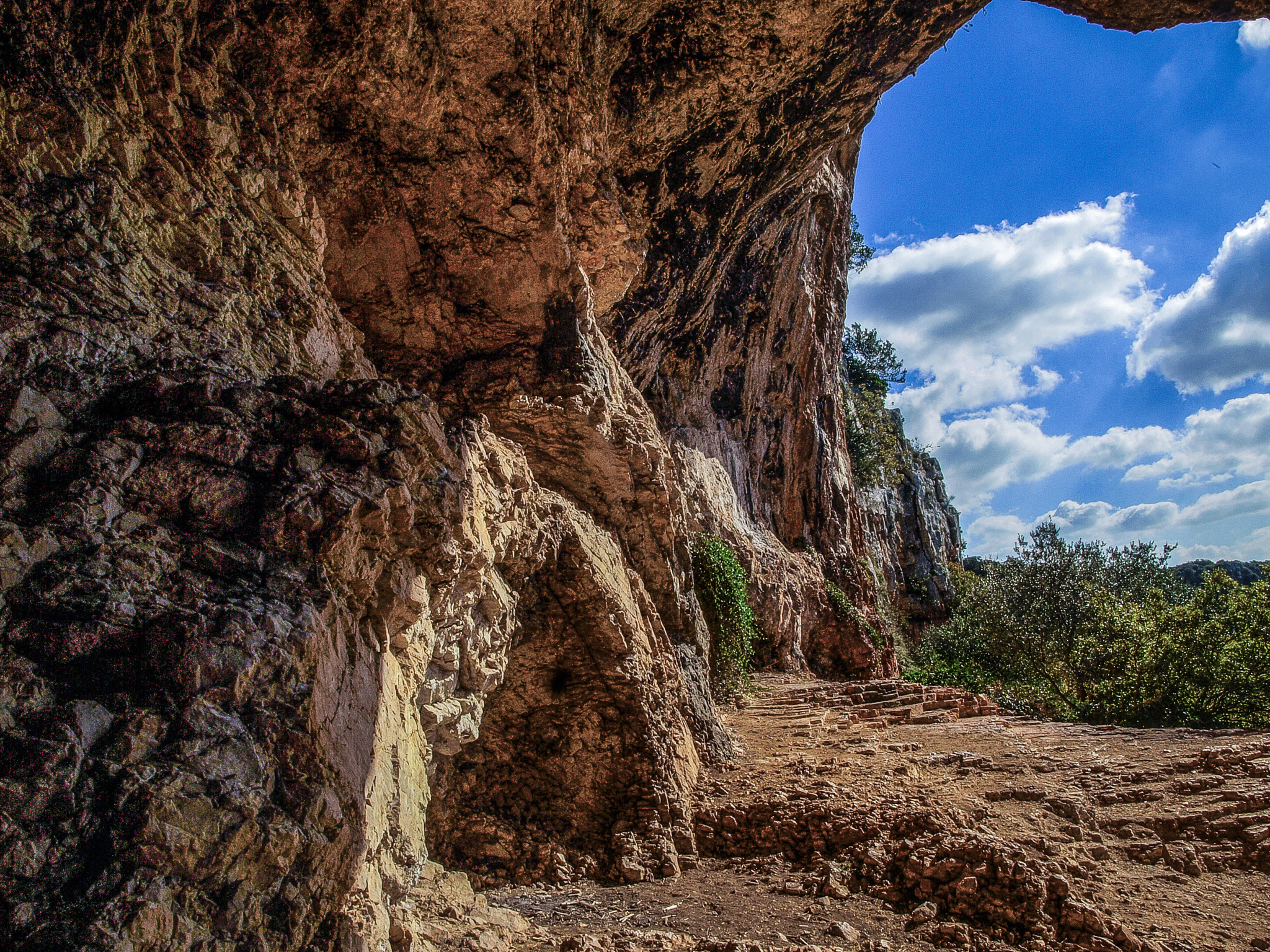 OLYMPUS 14-42mm Lens sample photo. Cave photography