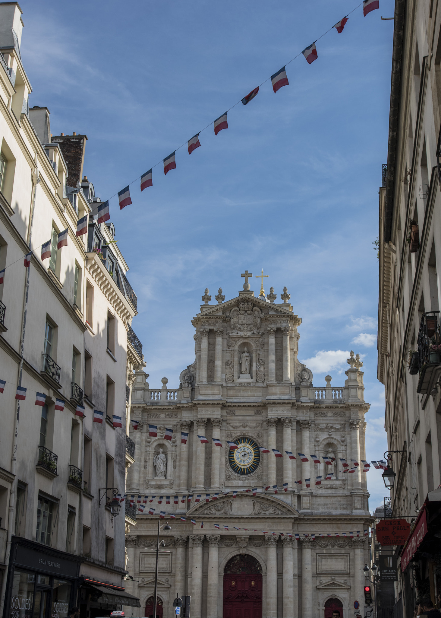 Nikon D810 sample photo. View from an alley in paris photography