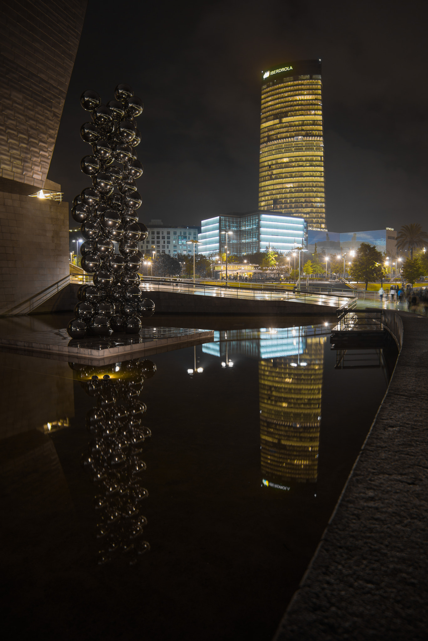 Nikon AF Nikkor 24-85mm F2.8-4D IF sample photo. Bilbao lights photography