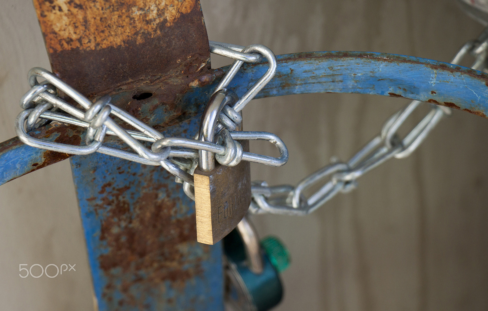 Canon EOS 50D sample photo. Locked up photography