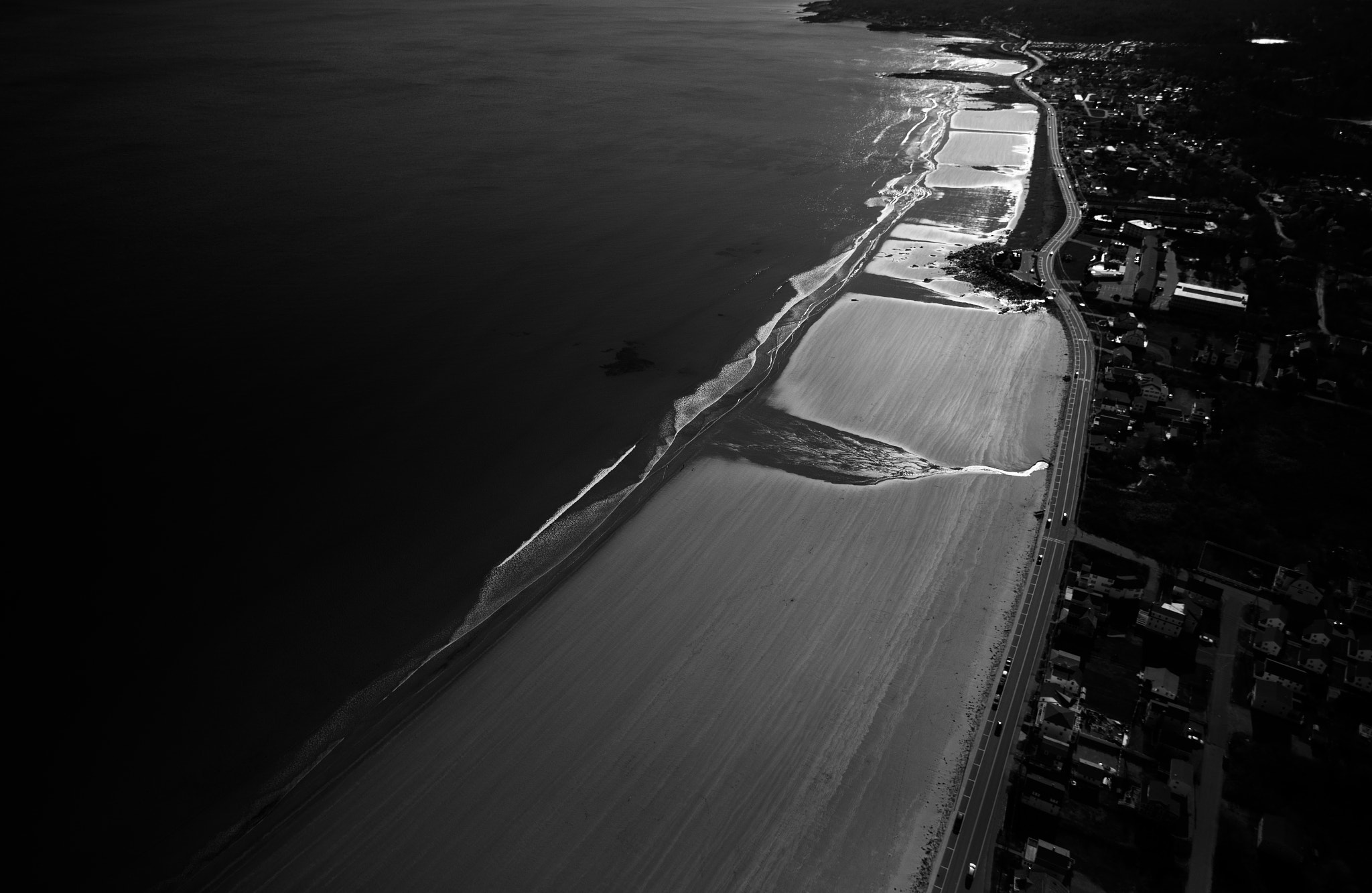 Canon EF 17-40mm F4L USM sample photo. Black and white beach photography