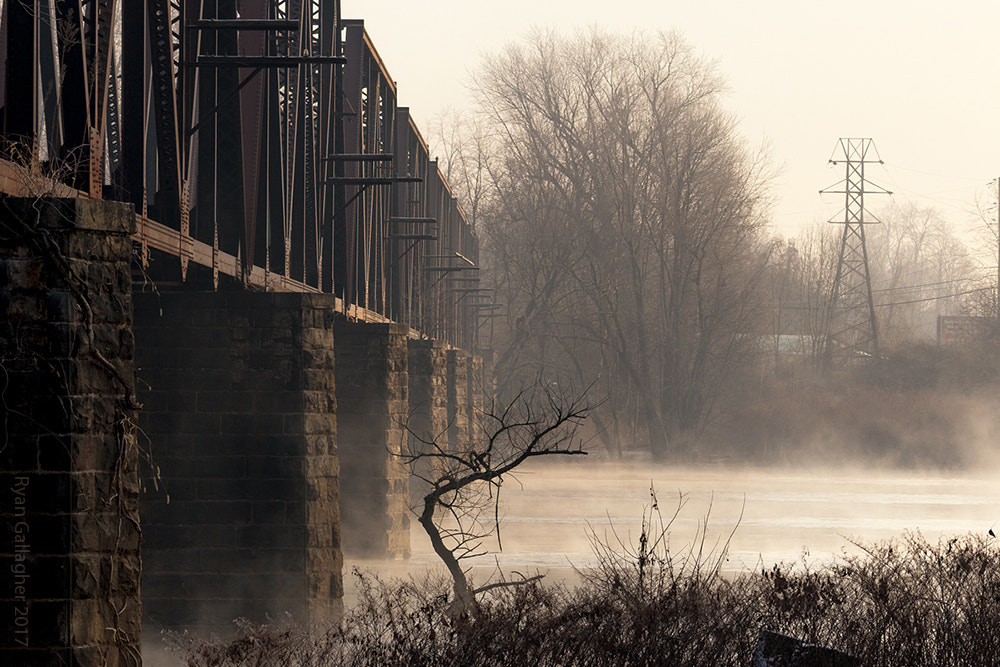 Canon EF-S 55-250mm F4-5.6 IS sample photo. Morning fog in lewisburg photography