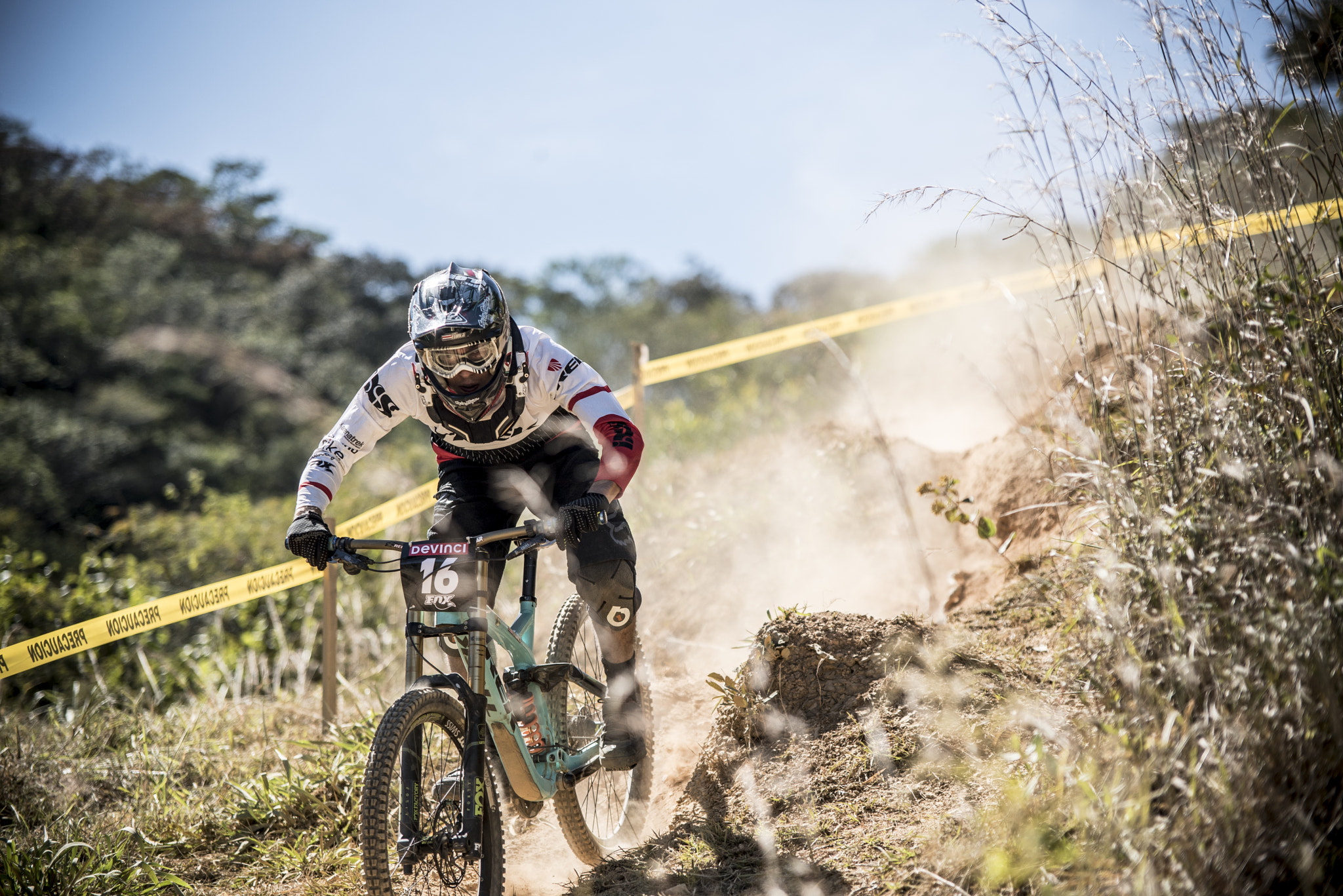 Sigma 70-200mm F2.8 EX DG Macro HSM II sample photo. Downhill race photography