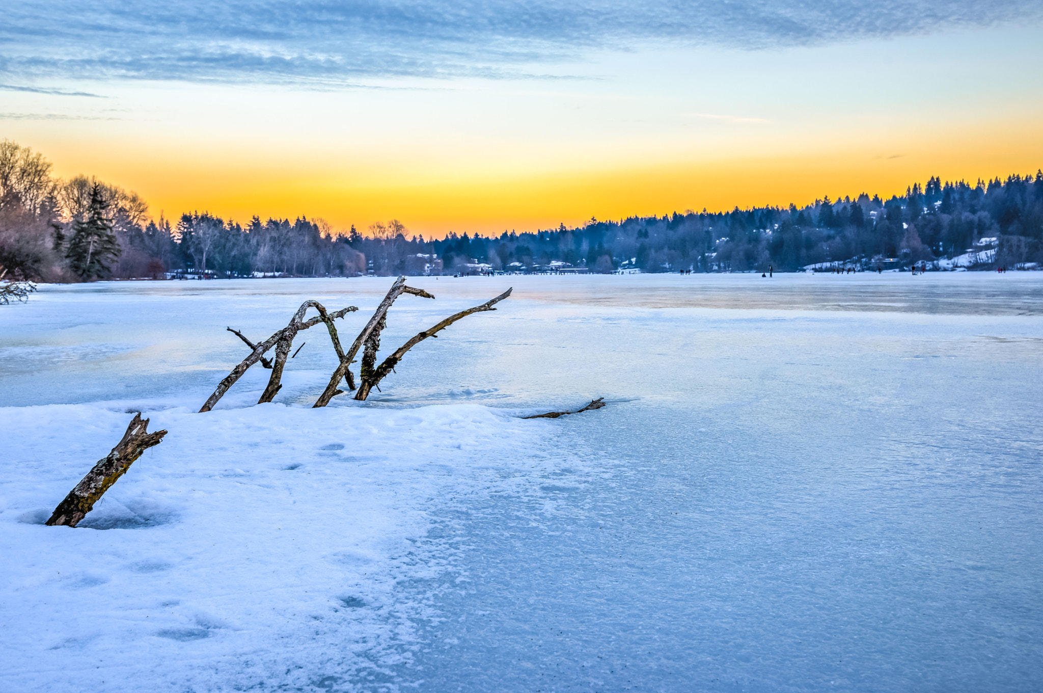 Nikon D810 + Nikon AF-S Nikkor 18-35mm F3.5-4.5G ED sample photo. Sunset on frozen deer lake photography