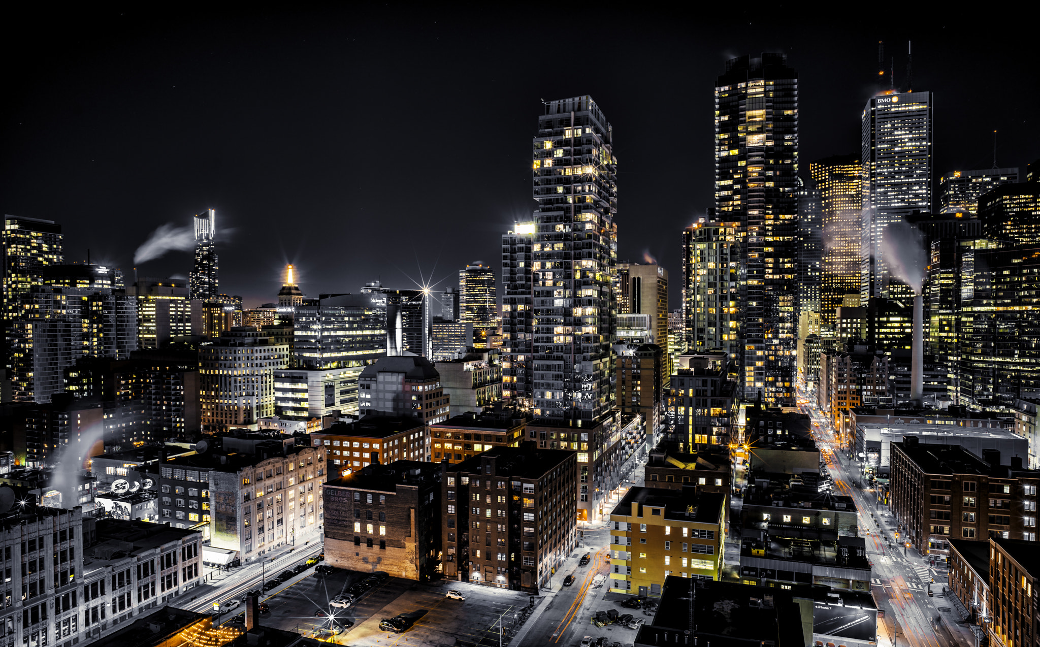 E 21mm F2.8 sample photo. Toronto night photography