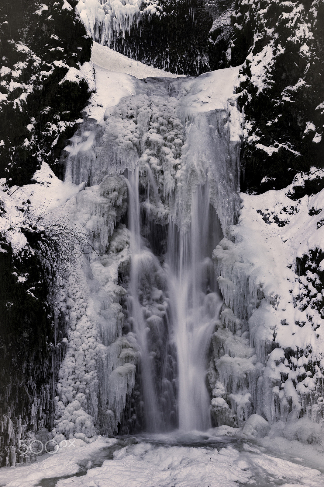 Canon EOS 600D (Rebel EOS T3i / EOS Kiss X5) sample photo. Frozen falls photography