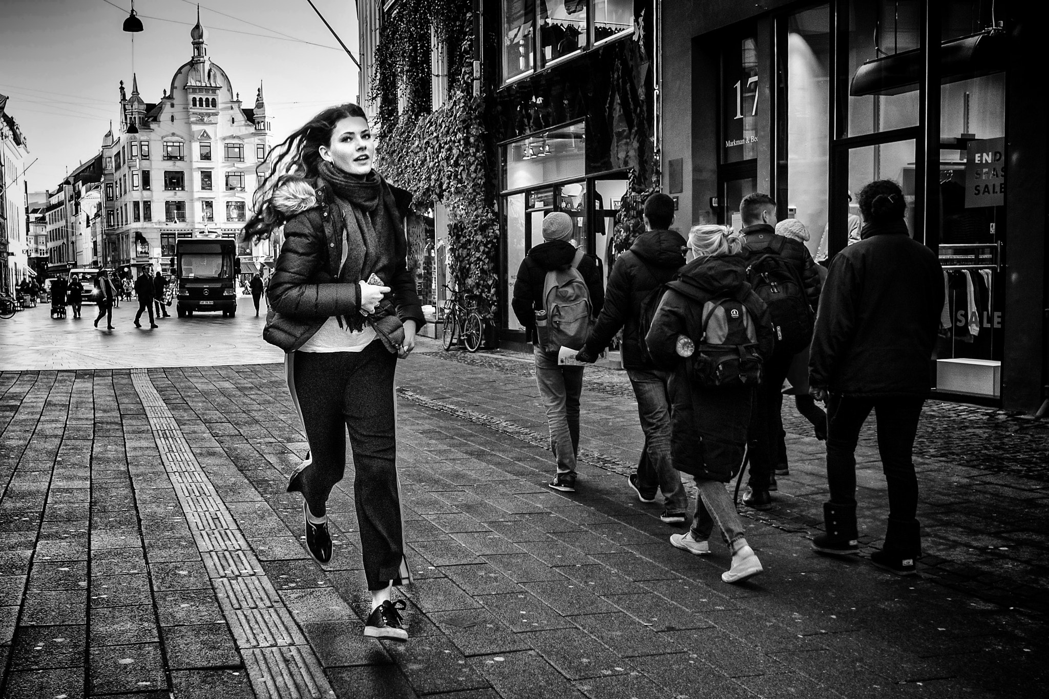 Fujifilm X-Pro2 + Fujifilm XF 18mm F2 R sample photo. Images on the run.. photography