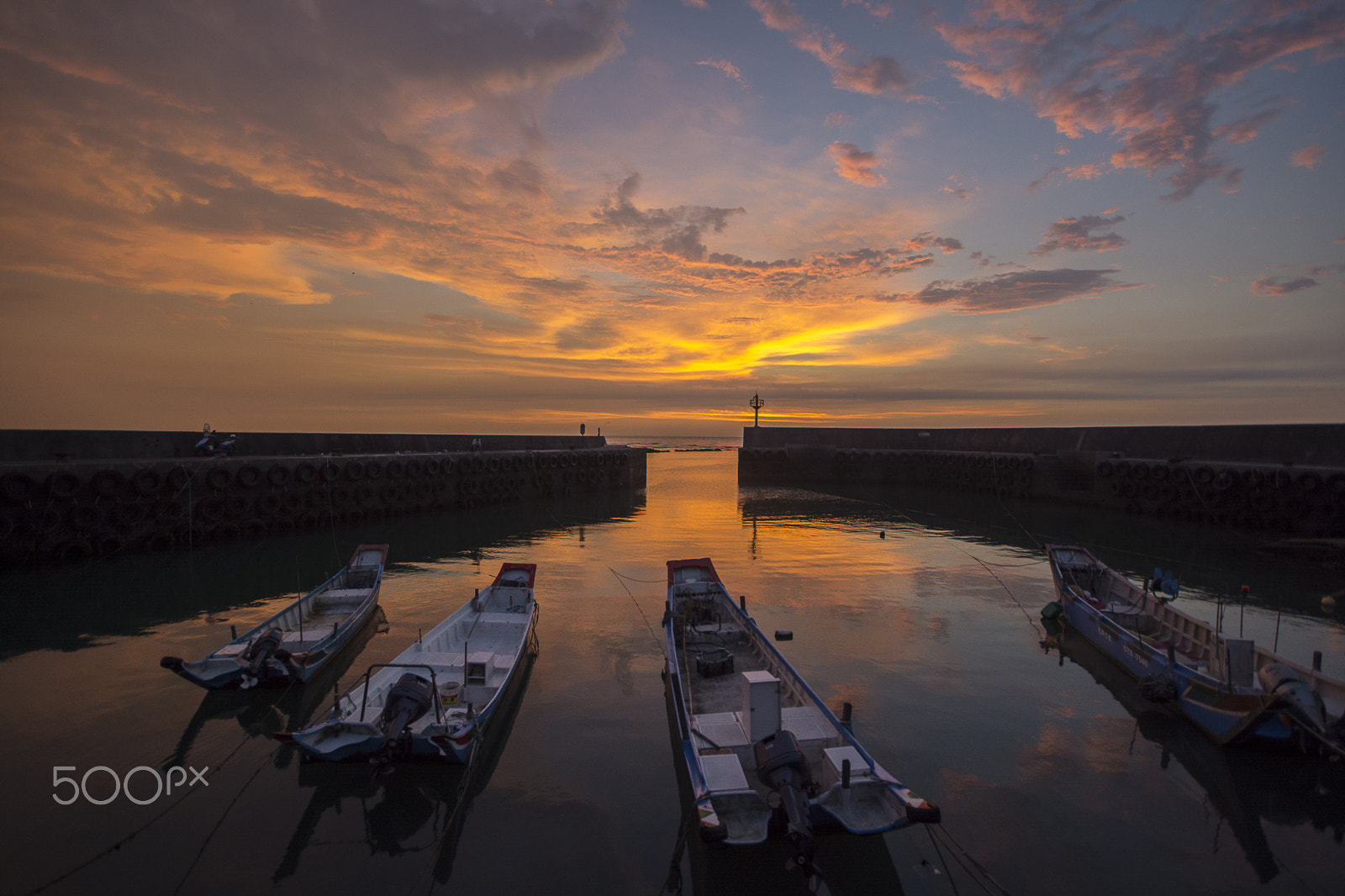Sigma 10-20mm F4-5.6 EX DC HSM sample photo. Dusk small fishing port photography