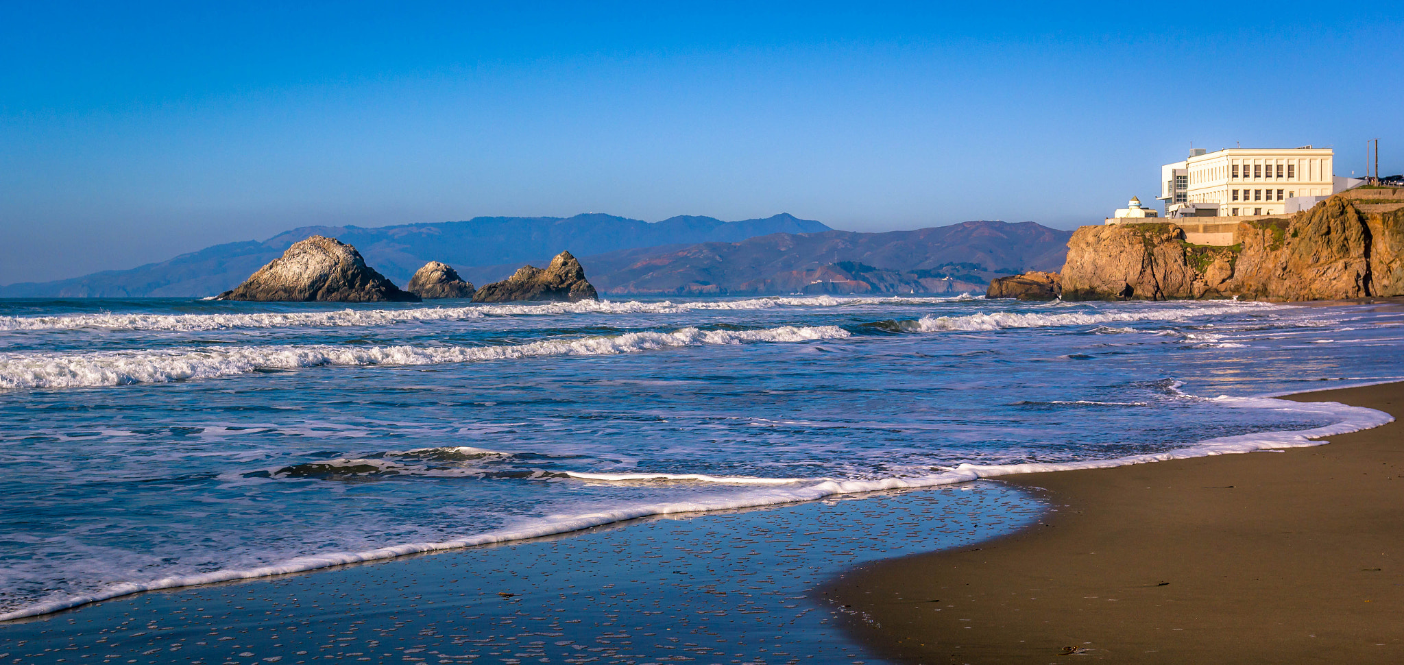 Canon EOS 550D (EOS Rebel T2i / EOS Kiss X4) + Canon EF 17-40mm F4L USM sample photo. Down by the coast photography