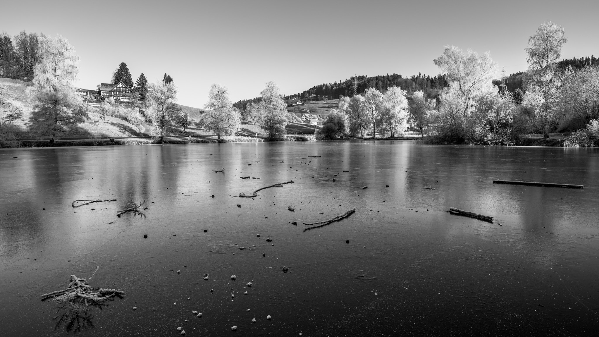 E 21mm F2.8 sample photo. Black ice photography