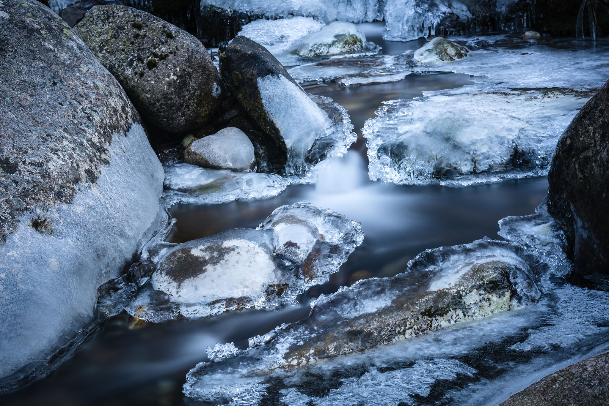 Sigma 18-200mm F3.5-6.3 DC OS HSM sample photo. Ruisseau glacé  photography