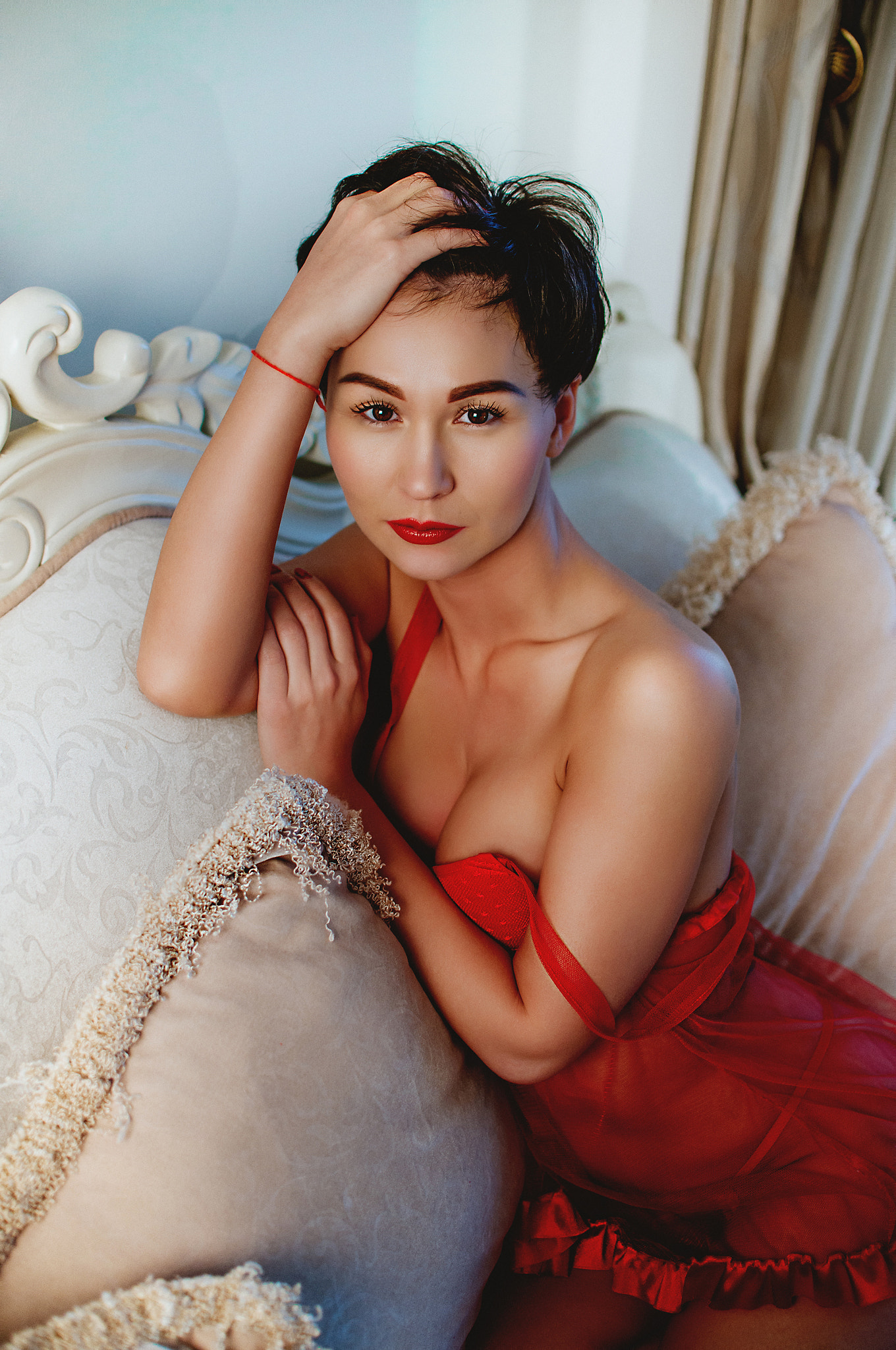 Nikon D800 + Nikon AF-S DX Nikkor 35mm F1.8G sample photo. Lady in red 2 photography