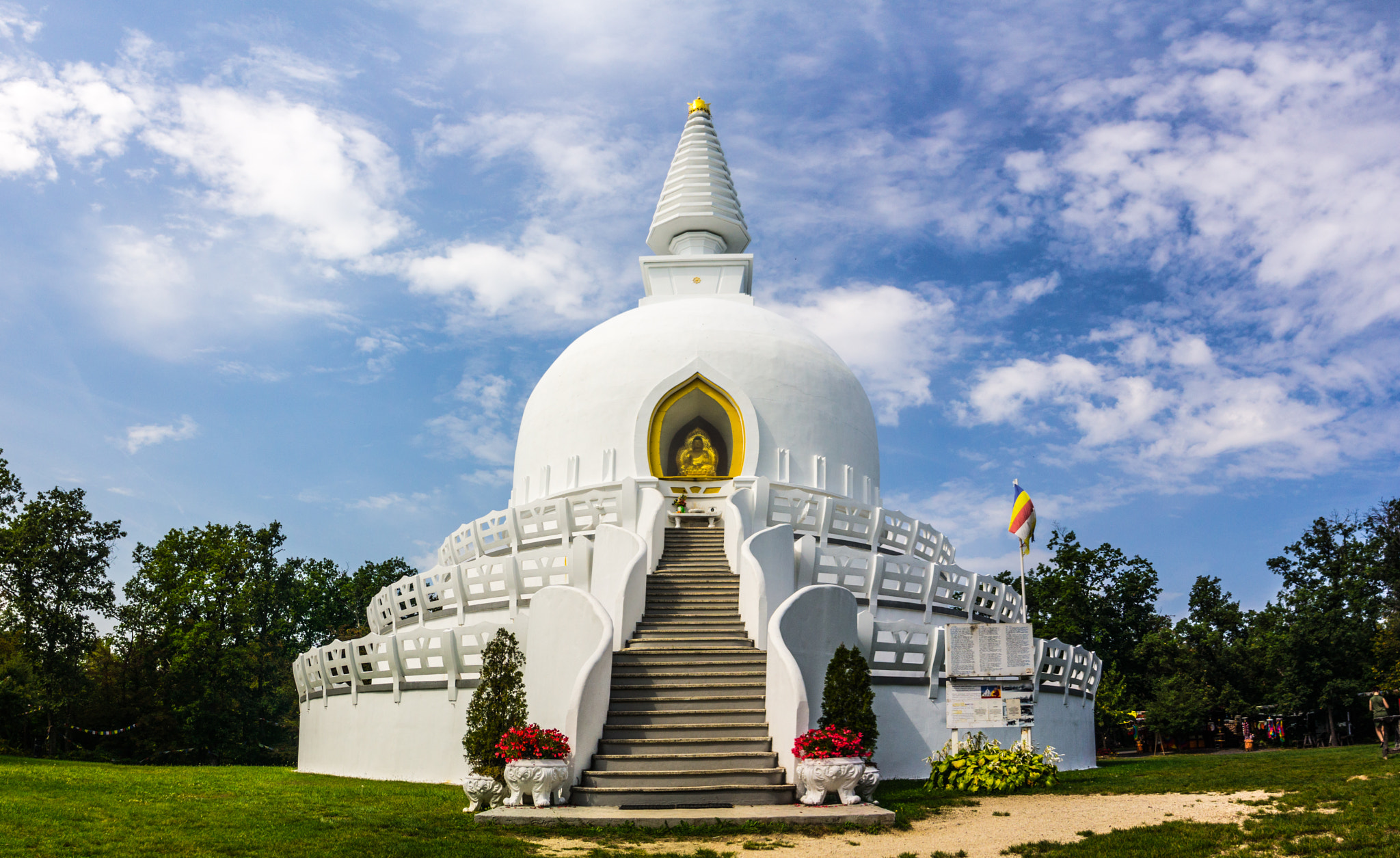 Sony Alpha NEX-3 + Sony E 18-55mm F3.5-5.6 OSS sample photo. Stupa photography