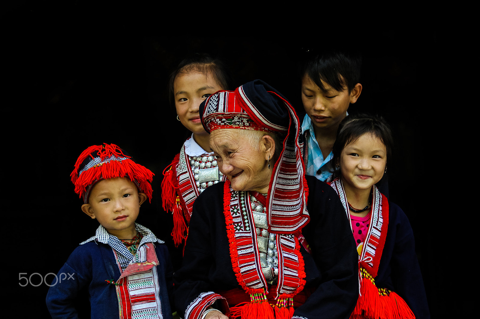 Canon EF 70-200mm F2.8L USM sample photo. Red dao family photography