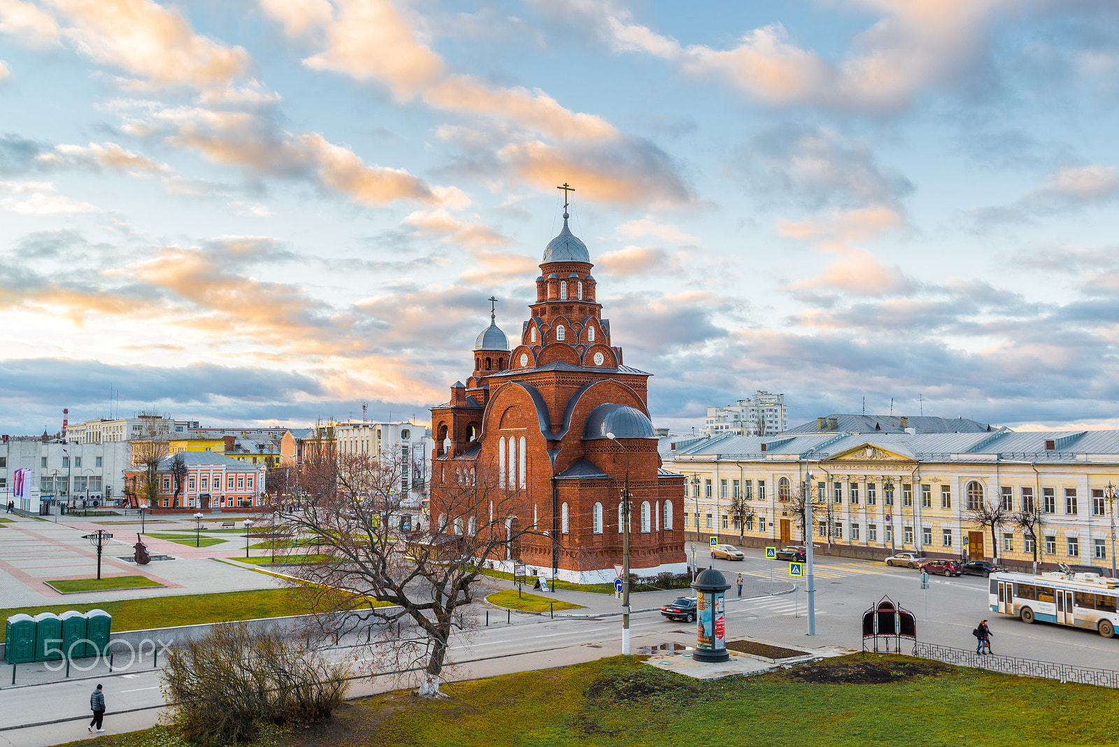 Nikon AF-S Nikkor 18-35mm F3.5-4.5G ED sample photo. Vladimir, russia -05.11.2015. old believers temple trinity in theatre square photography
