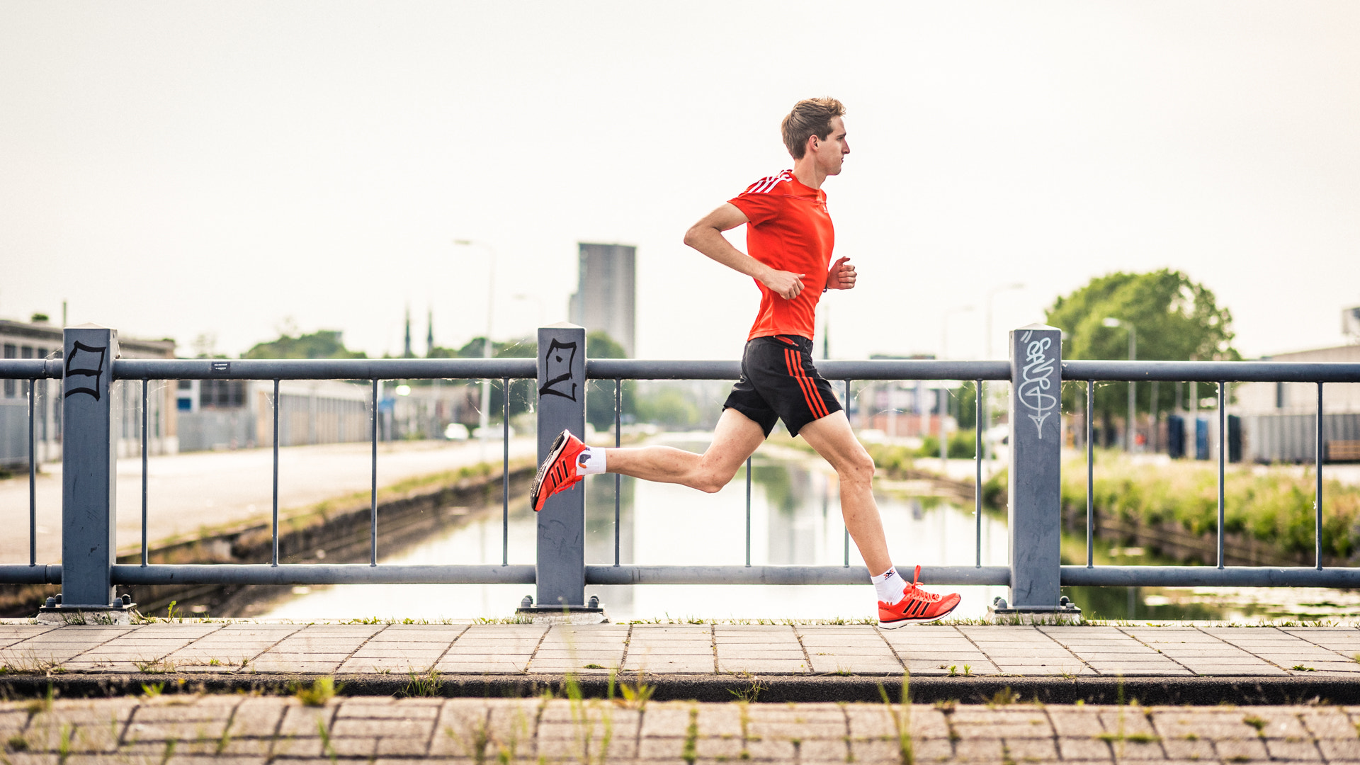 Nikon AF Nikkor 85mm F1.8D sample photo. Running athlete training in eindhoven photography