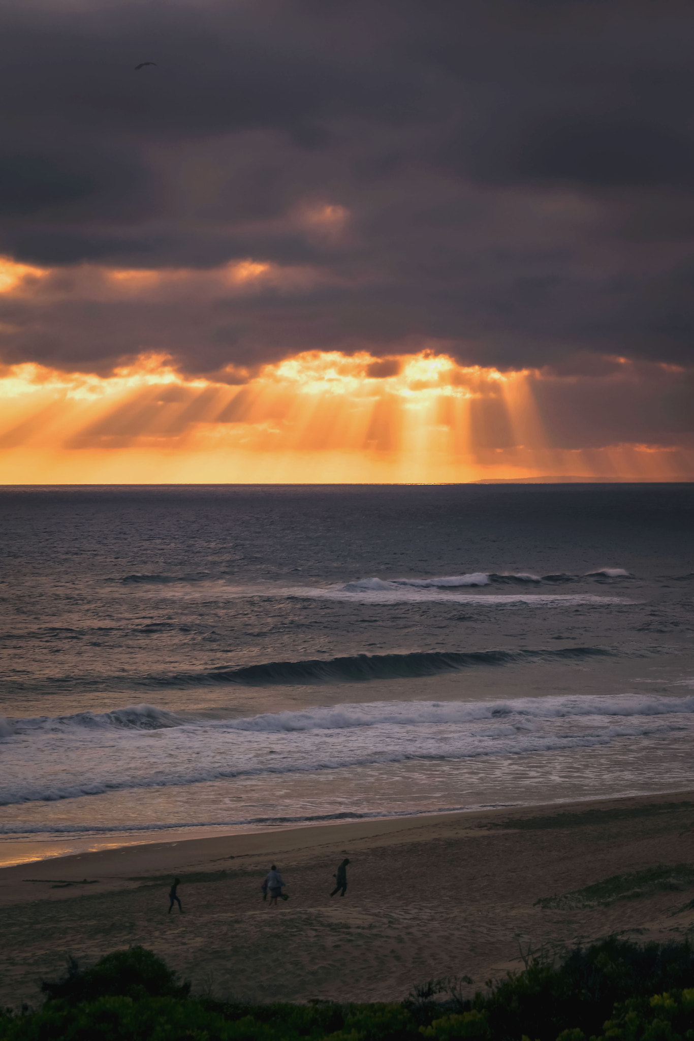 Nikon AF-S Nikkor 24-120mm F4G ED VR sample photo. Sunset over the beach photography
