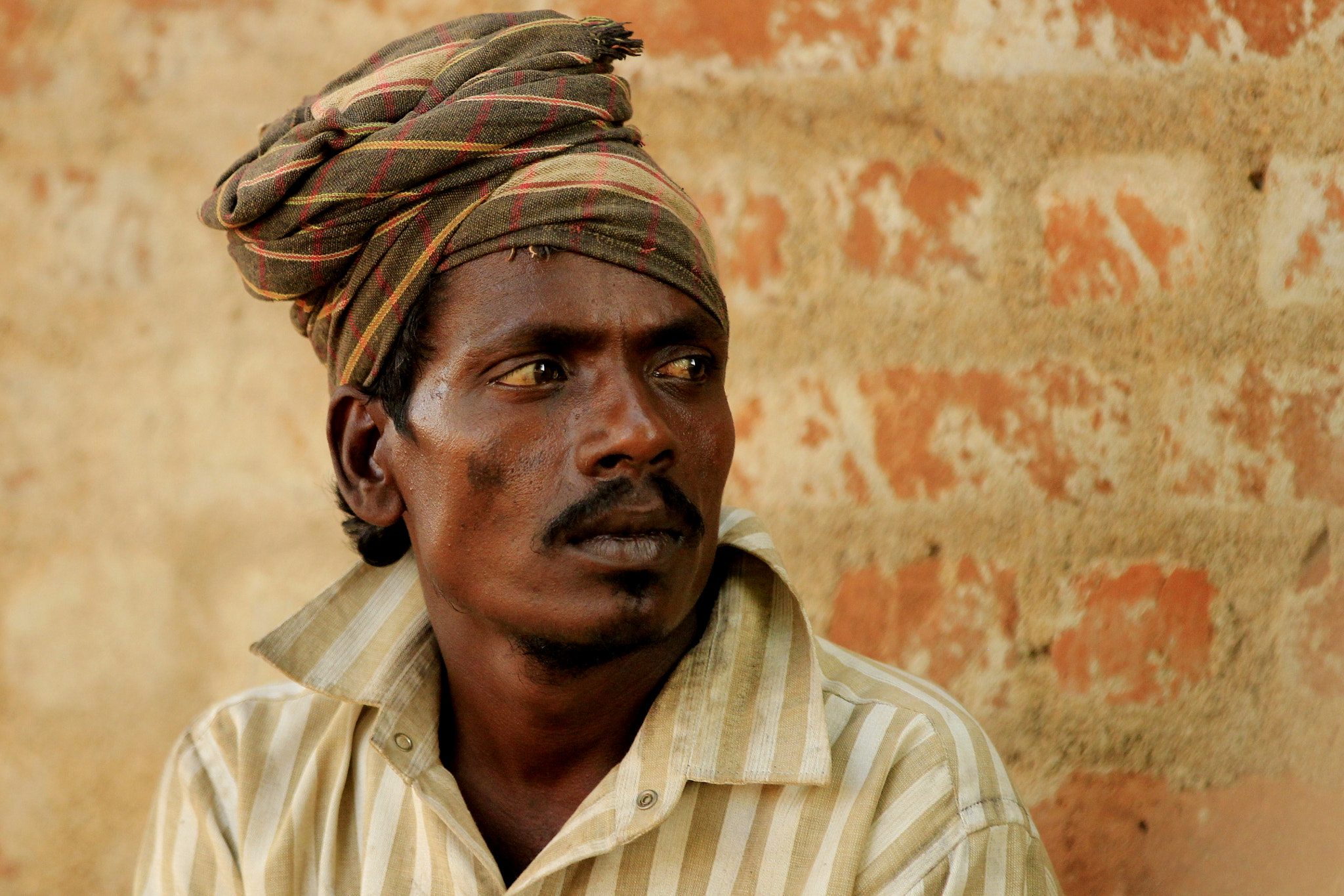 Canon EF 70-200mm F2.8L IS II USM sample photo. Brick clin worker photography
