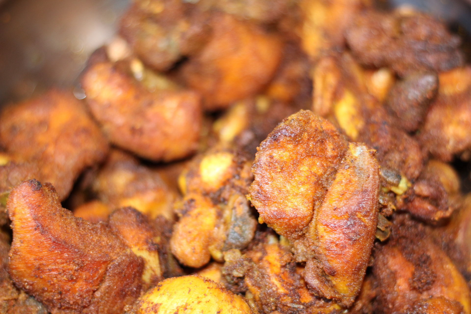 Canon EOS 1300D (EOS Rebel T6 / EOS Kiss X80) + Canon EF 50mm F1.8 II sample photo. Chicken  photography