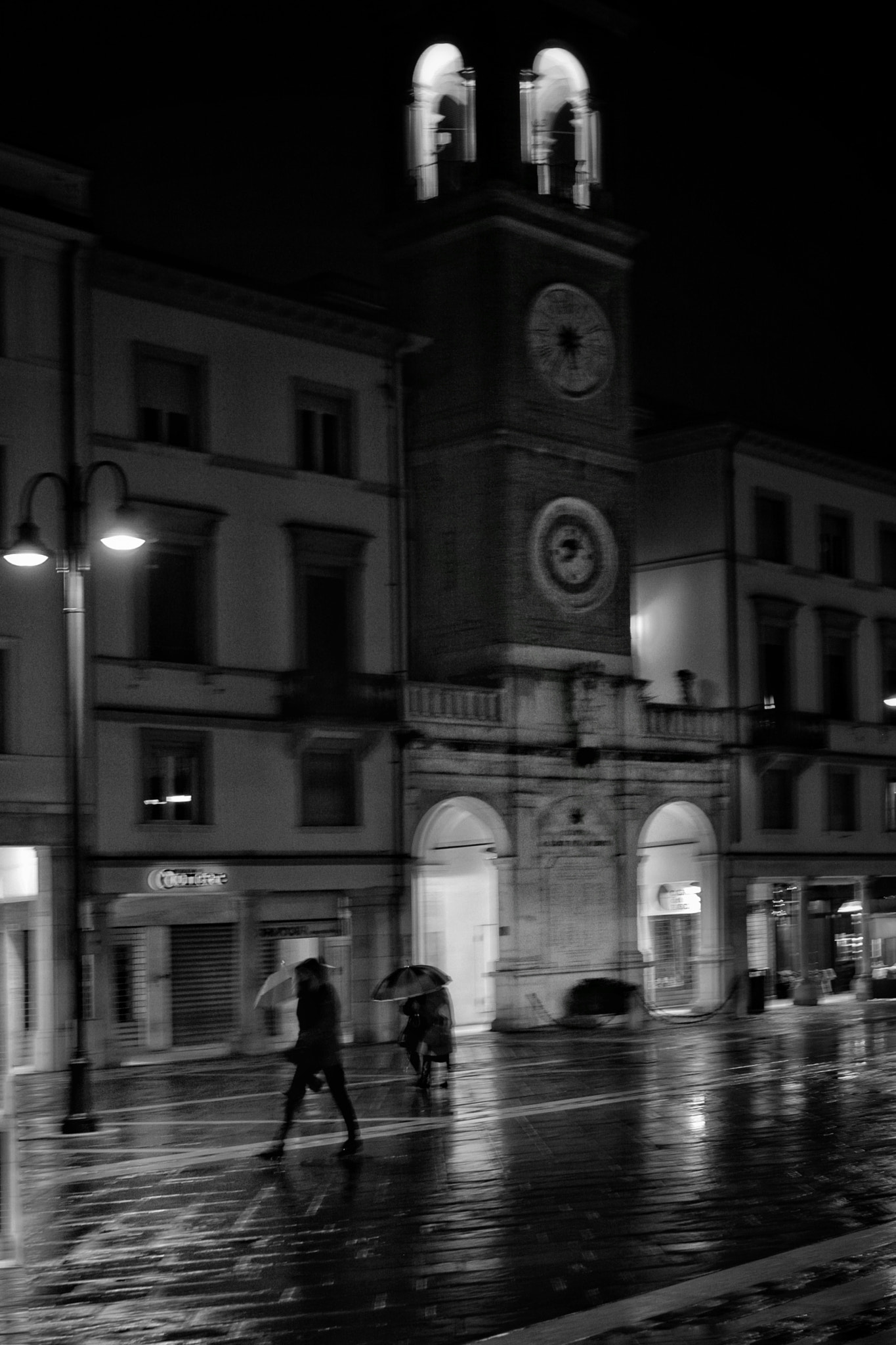 Canon EOS 400D (EOS Digital Rebel XTi / EOS Kiss Digital X) sample photo. Rimini, piazza tre martiri photography