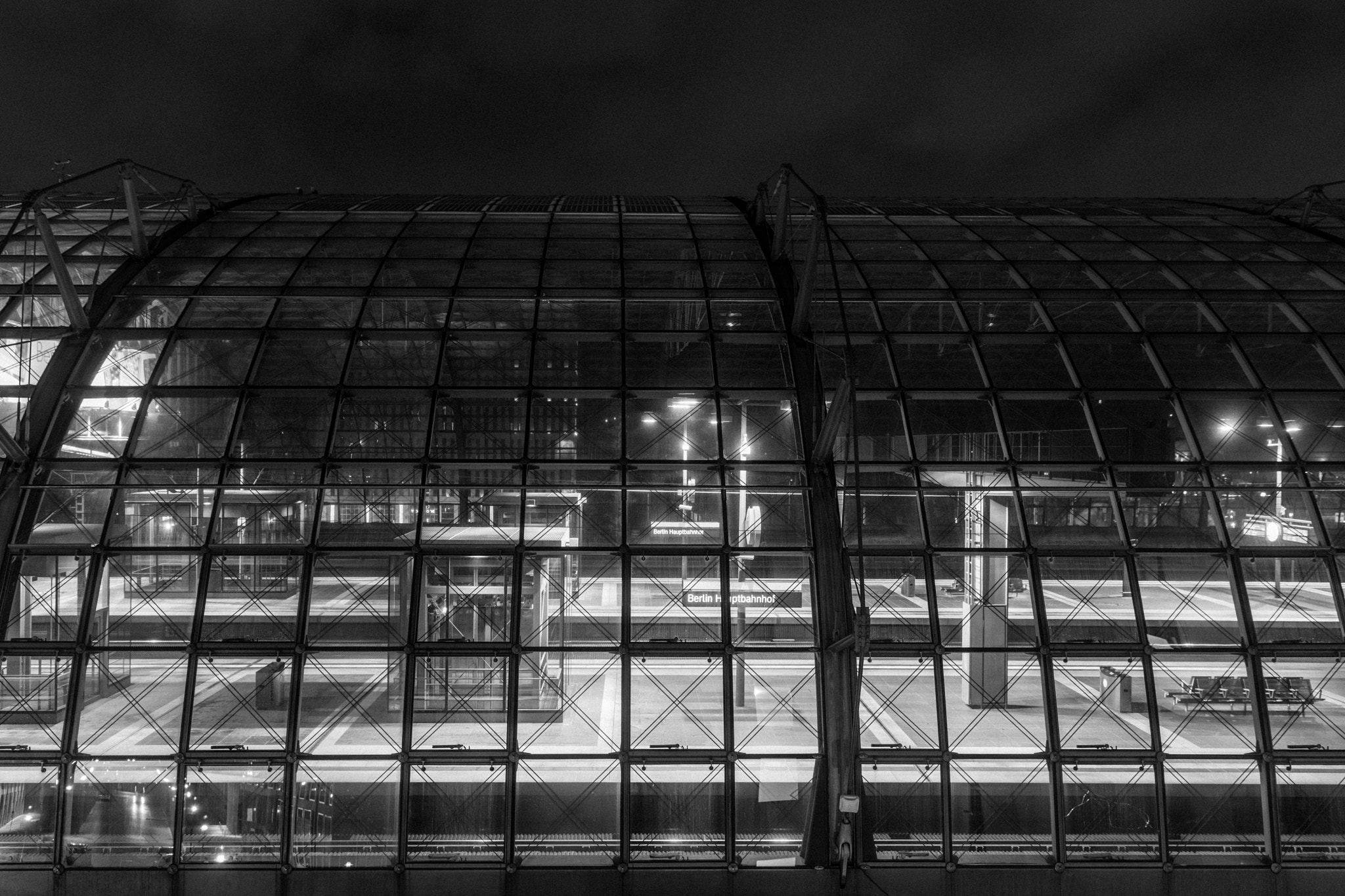 Nikon D5300 + Sigma 18-35mm F1.8 DC HSM Art sample photo. Empty station photography