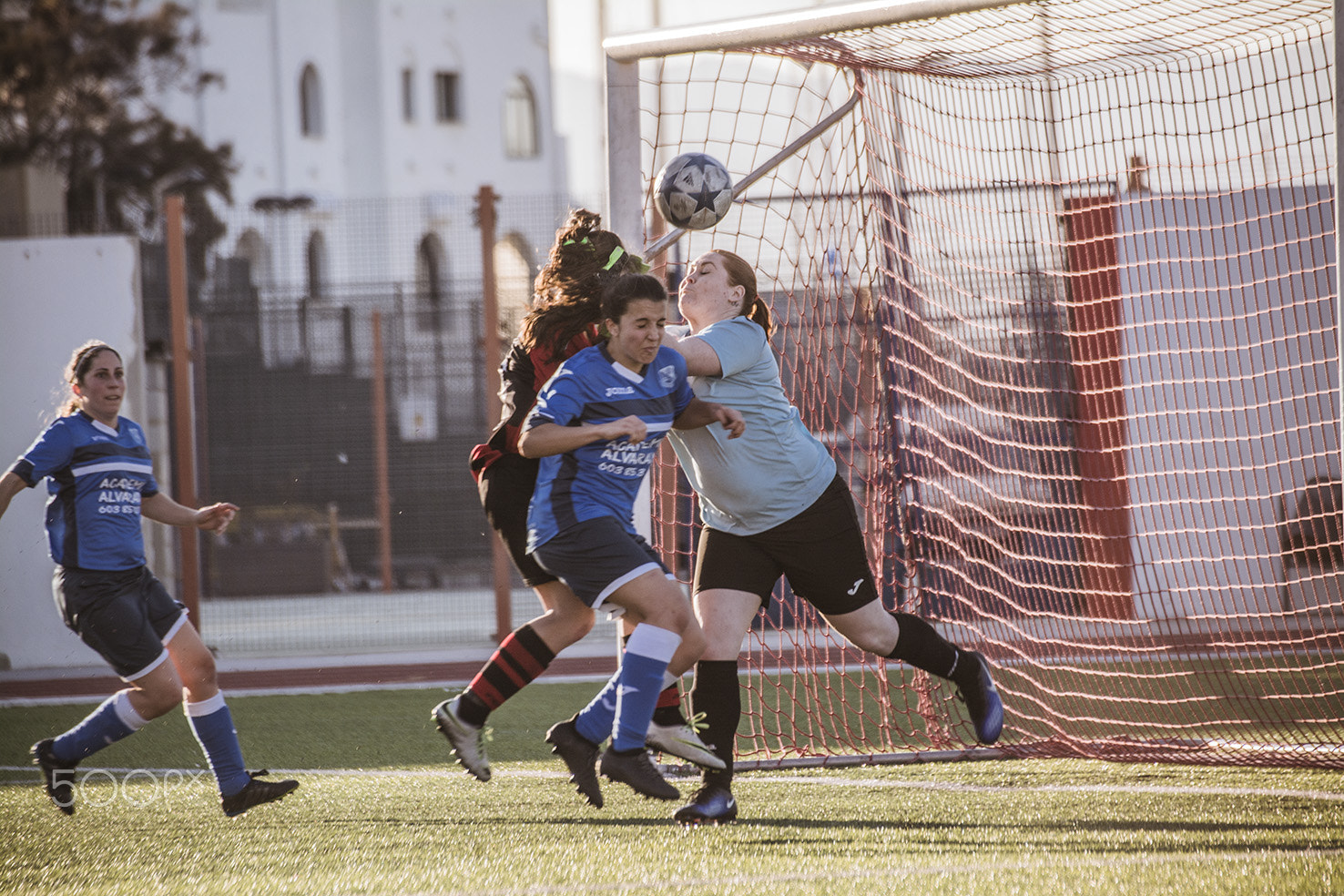 Nikon D5200 + Sigma 70-300mm F4-5.6 DG OS sample photo. Womens football - the save photography