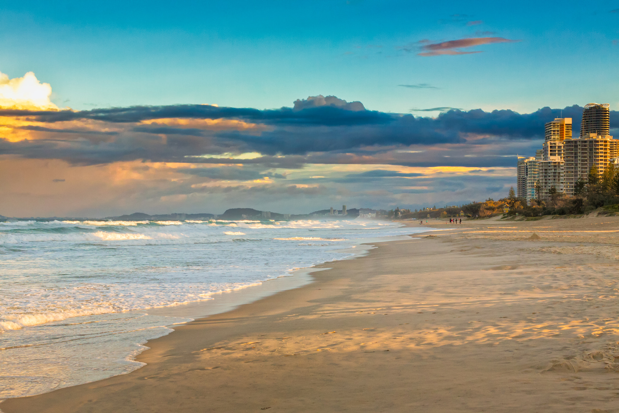 Canon EOS 50D + Canon EF 40mm F2.8 STM sample photo. Evening waves at the gold coast photography