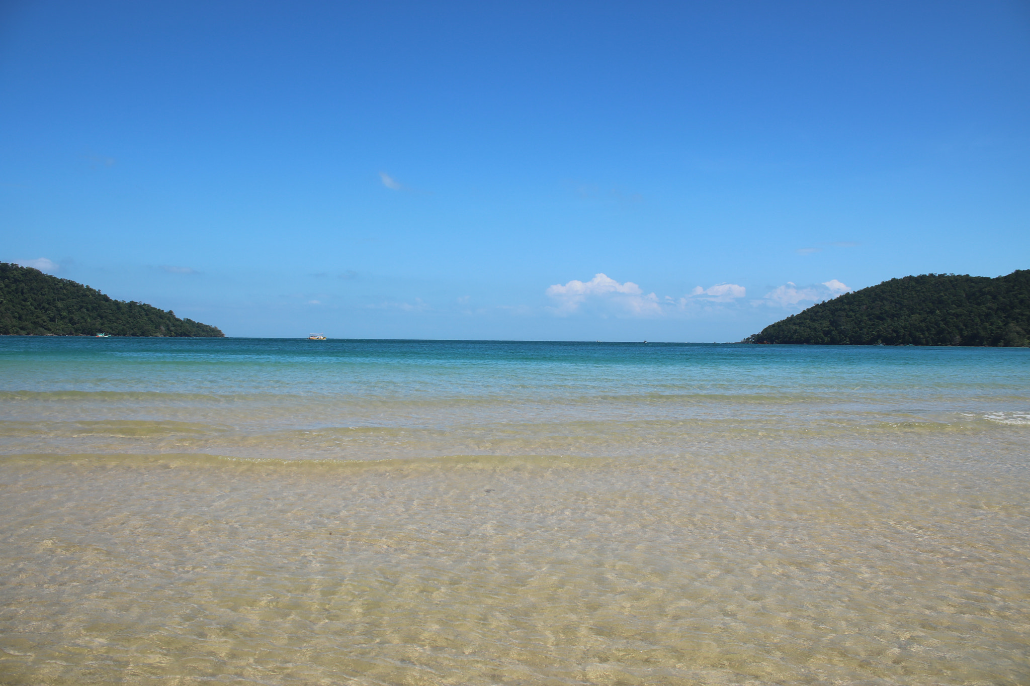 Canon EOS 750D (EOS Rebel T6i / EOS Kiss X8i) sample photo. Kohrong samloem island. cambodia photography