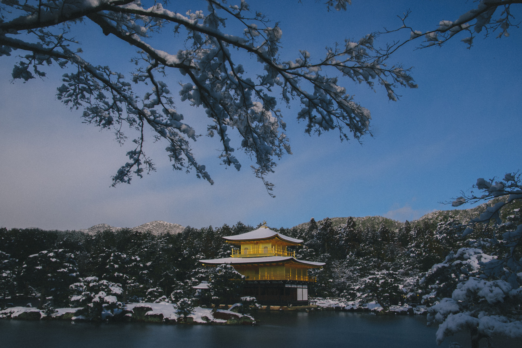 Sigma 17-50mm F2.8 EX DC OS HSM sample photo. Kinkaku-ji photography