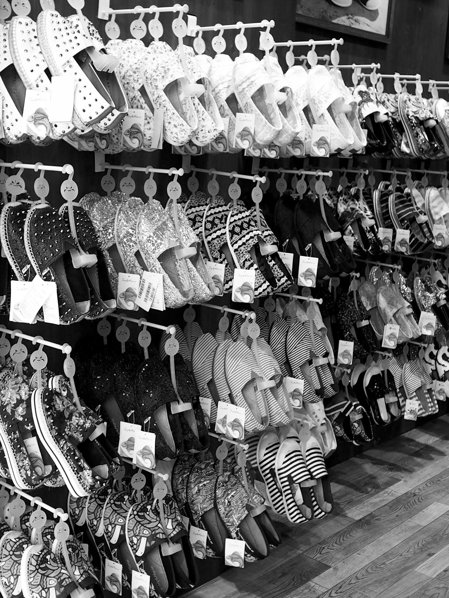 Olympus OM-D E-M10 + OLYMPUS M.12mm F2.0 sample photo. Footwear china photography