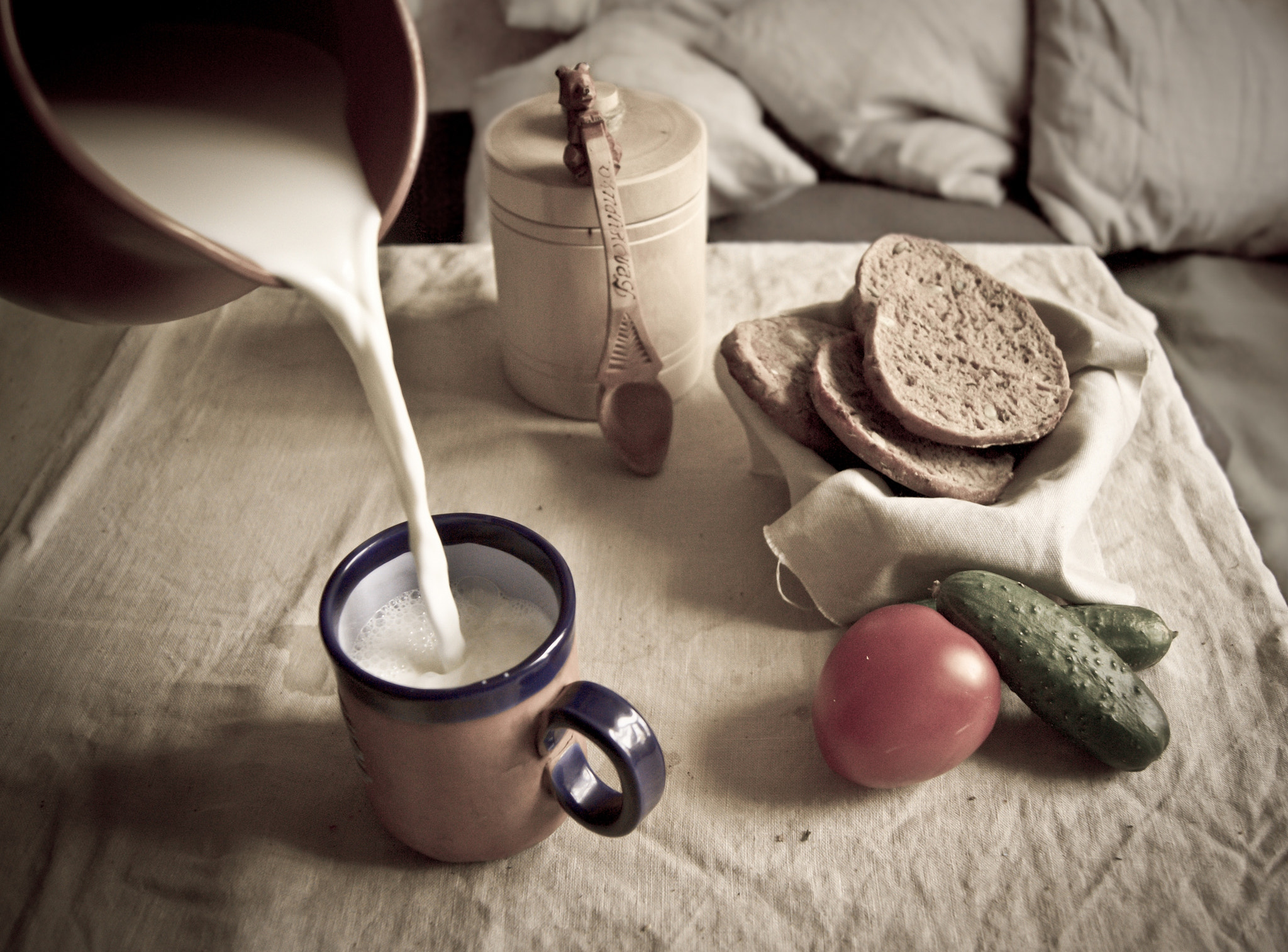 Sony Alpha DSLR-A550 + Sony DT 18-55mm F3.5-5.6 SAM sample photo. Milk photography