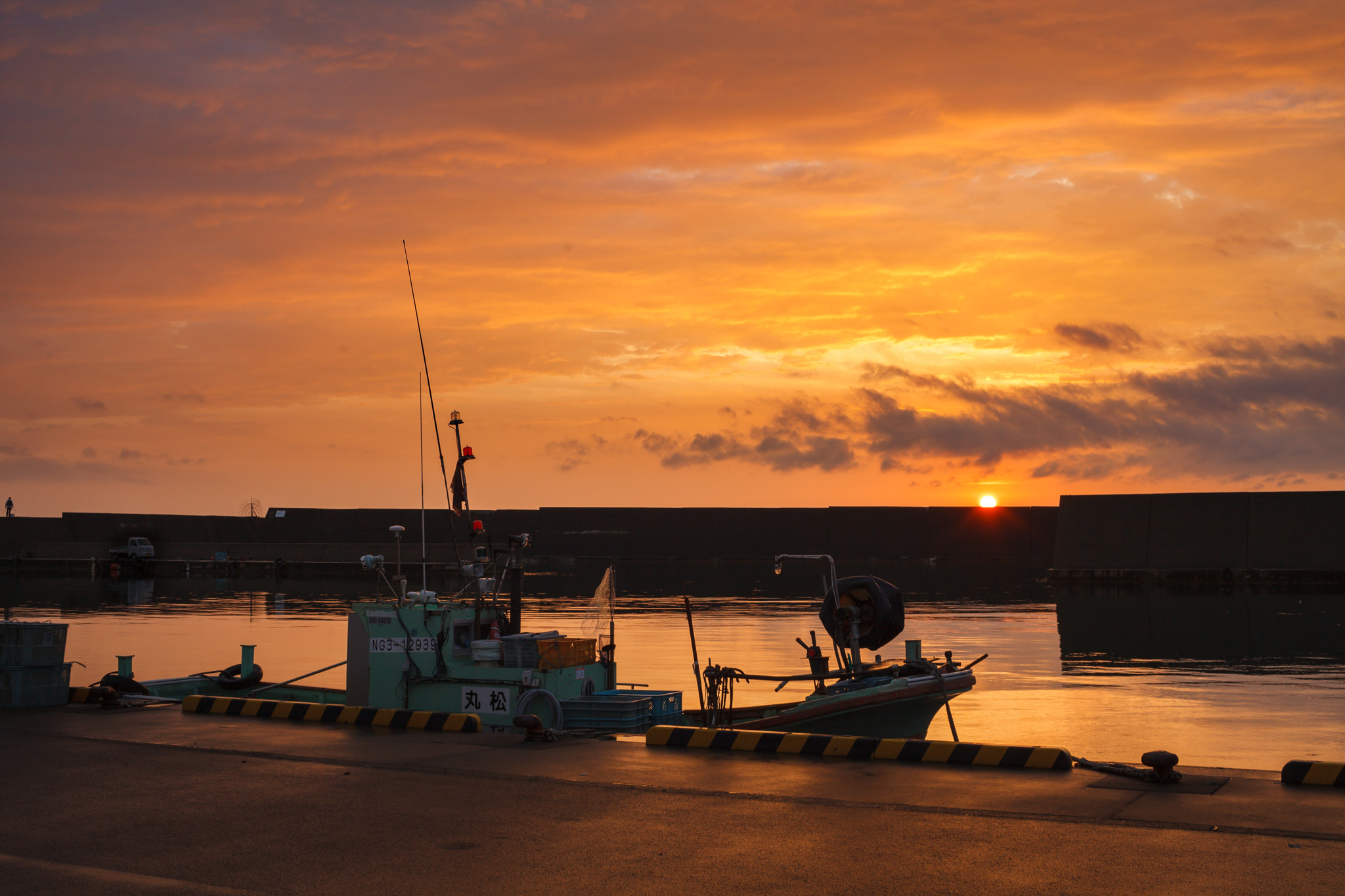 Voigtlander Ultron 40mm f/2 SLII Aspherical sample photo. Dusk of fishing port photography