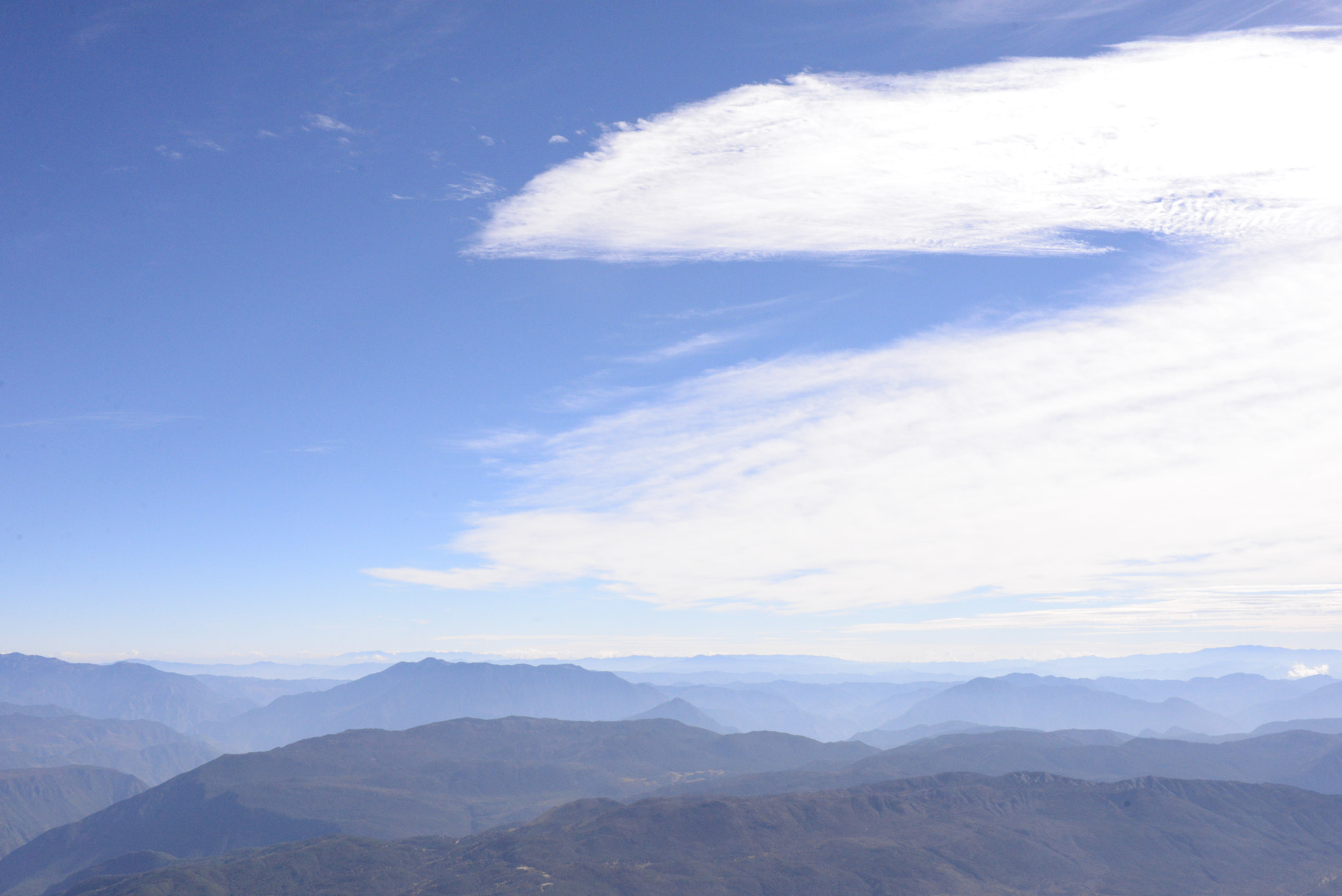 Nikon D610 + Nikon AF-S Nikkor 35mm F1.8G ED sample photo. 云与山 photography