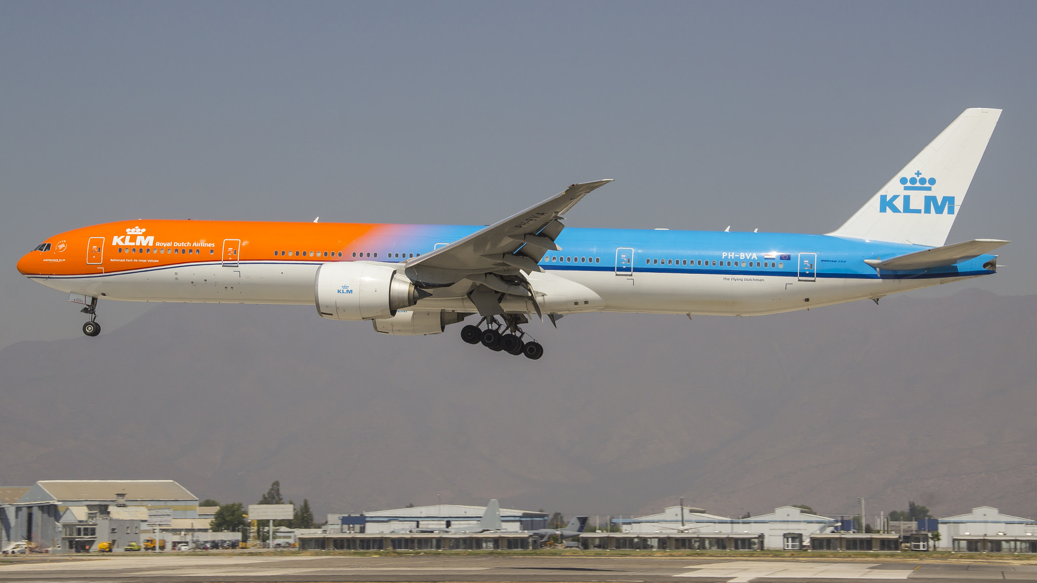 Canon EF-S 18-135mm F3.5-5.6 IS sample photo. Klm | orange pride livery | boeing 77w | santiago, scl photography
