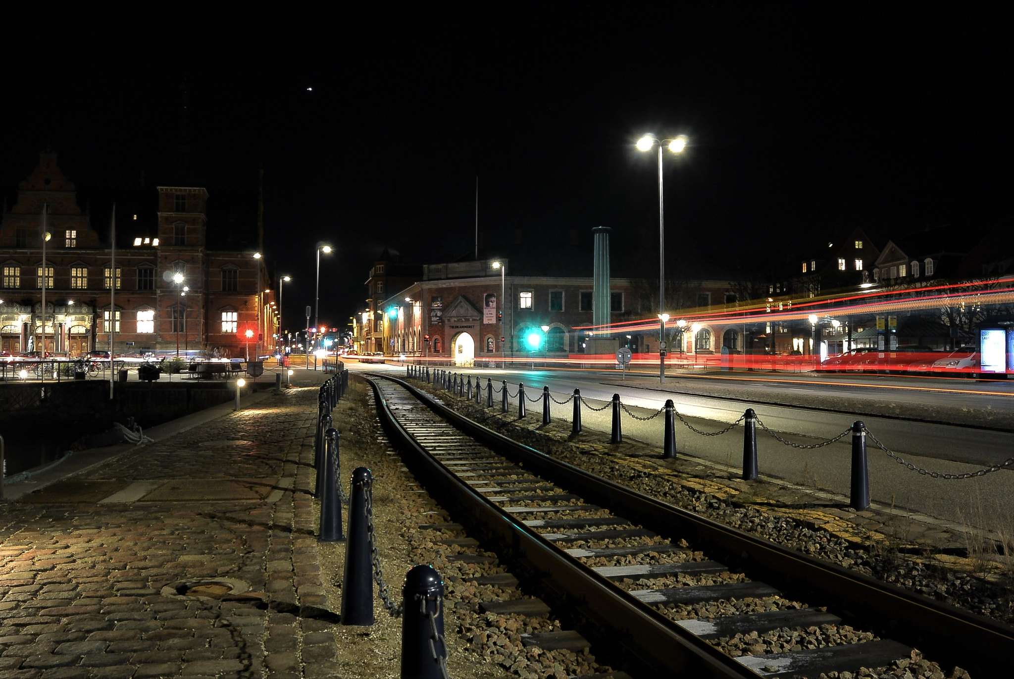 Nikon 1 Nikkor 11-27.5mm F3.5-5.6 sample photo. At night... photography