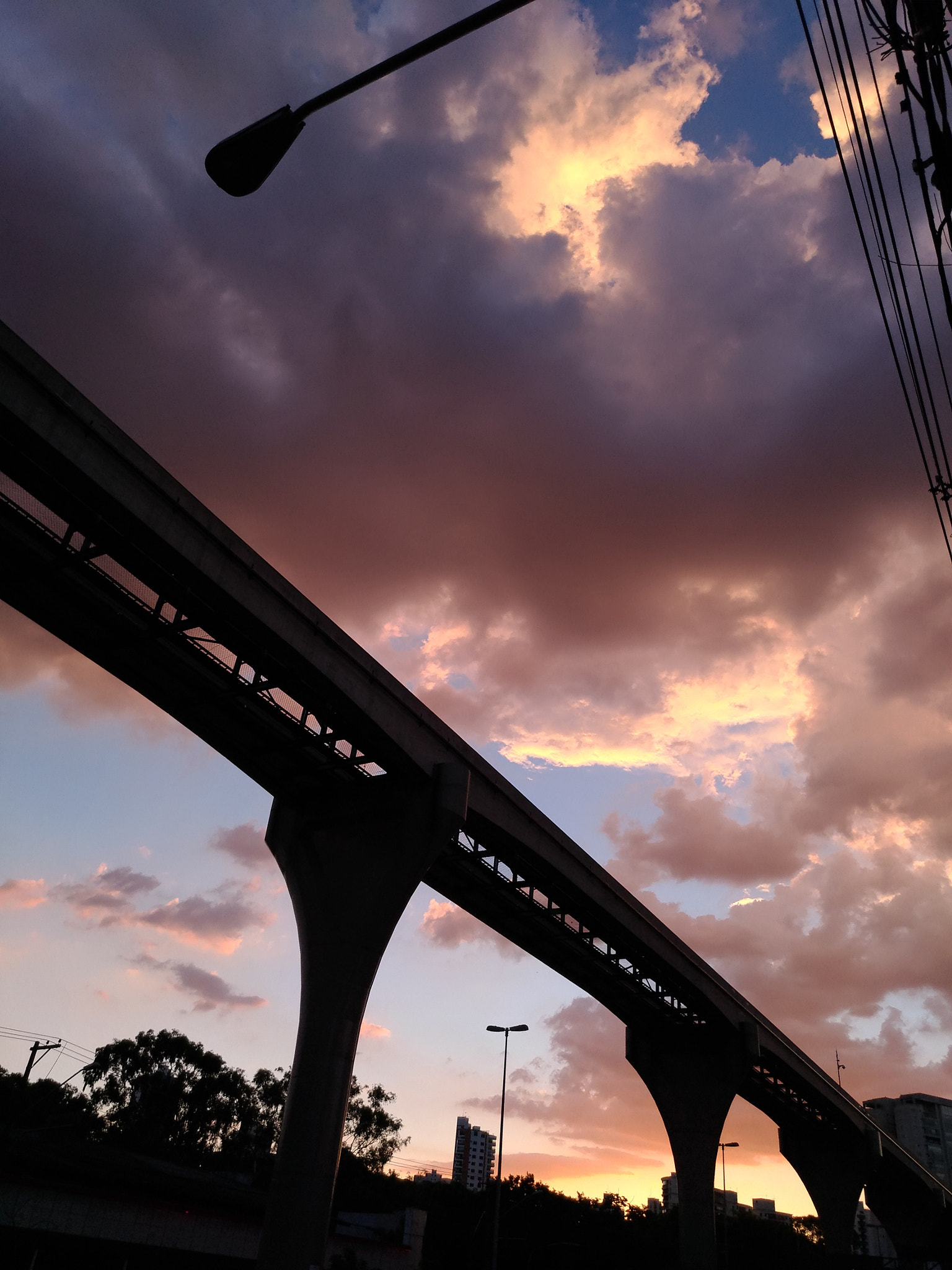 ASUS Z017DC sample photo. Monotrilho linha prata photography