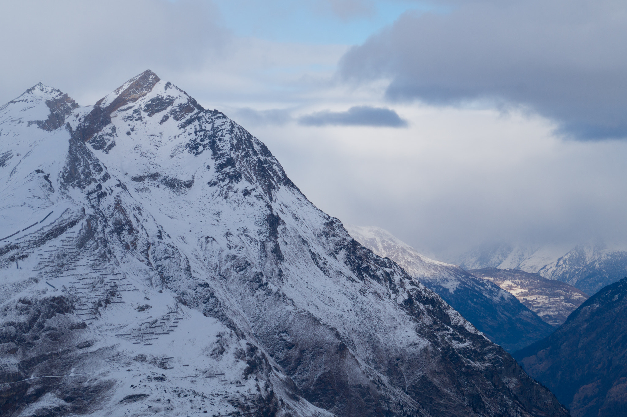 Sony DT 55-300mm F4.5-5.6 SAM sample photo. Mountains with clouds photography