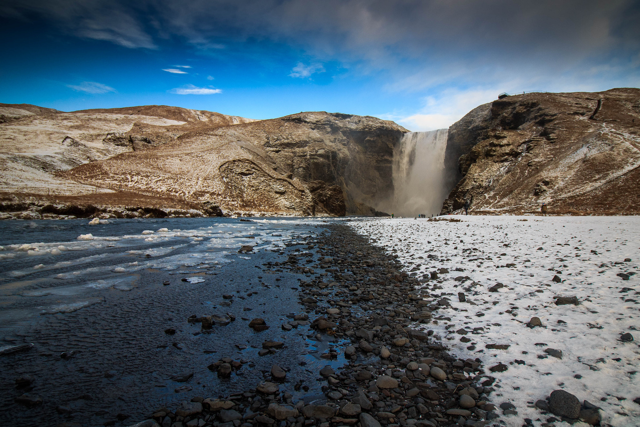 Canon EOS 1100D (EOS Rebel T3 / EOS Kiss X50) + Canon EF-S 10-18mm F4.5–5.6 IS STM sample photo. Skogafoss photography