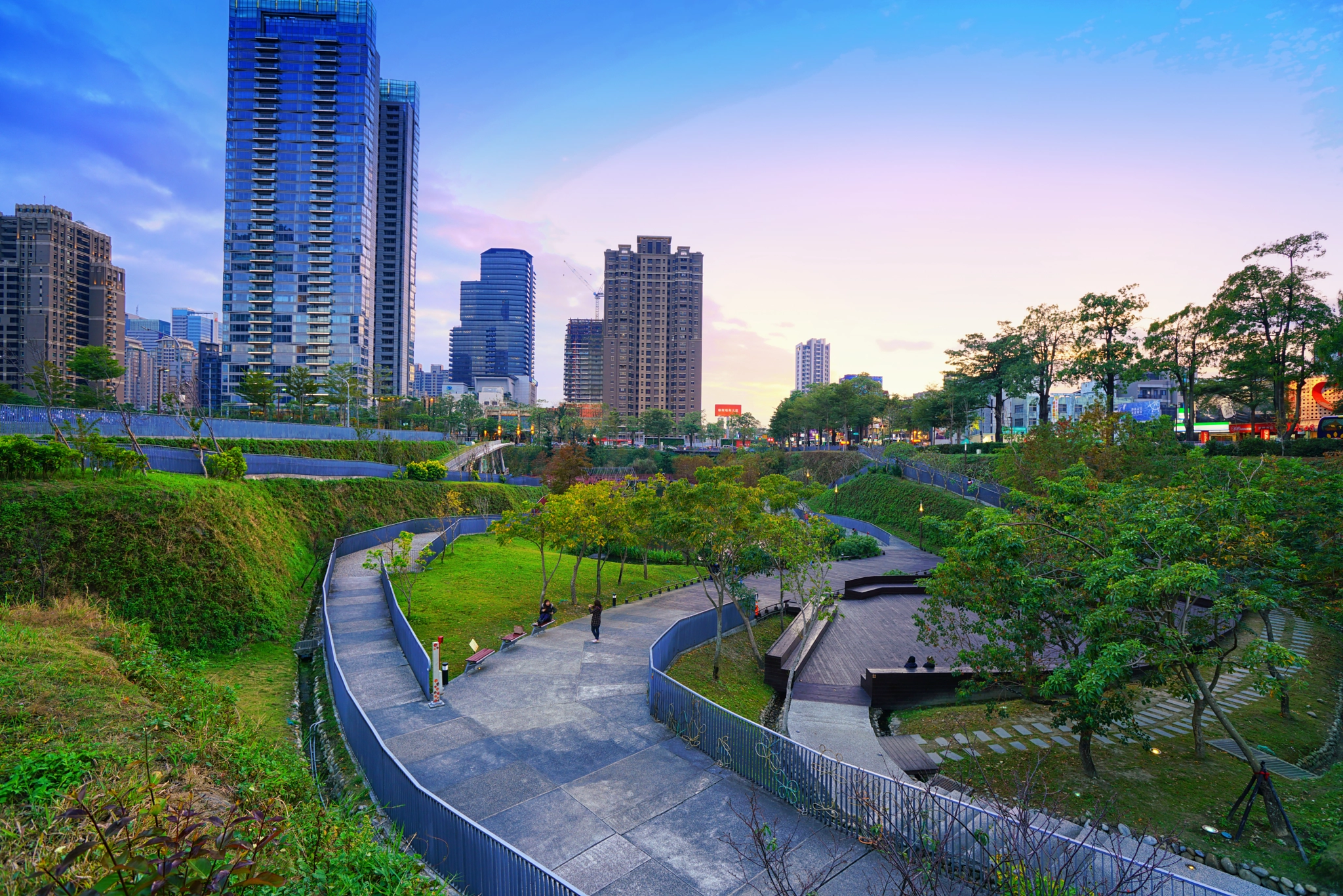 Sony a99 II + Sony Vario-Sonnar T* 16-35mm F2.8 ZA SSM sample photo. Taichung city photography